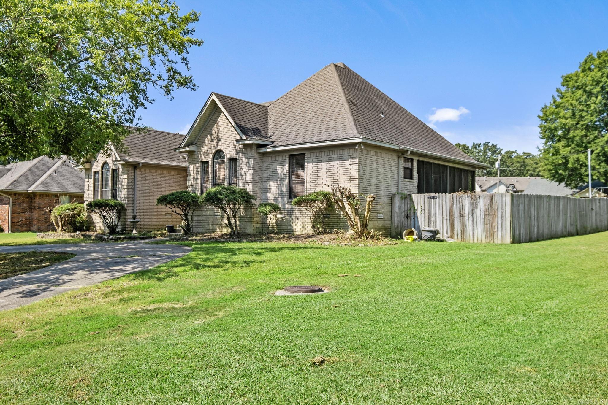 EAST MEADOW - Residential