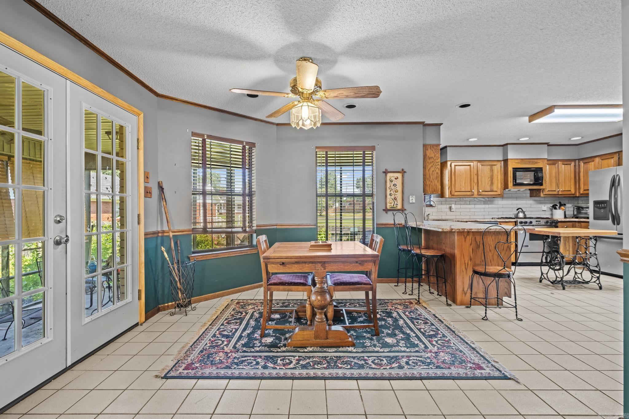 EAST MEADOW - Residential