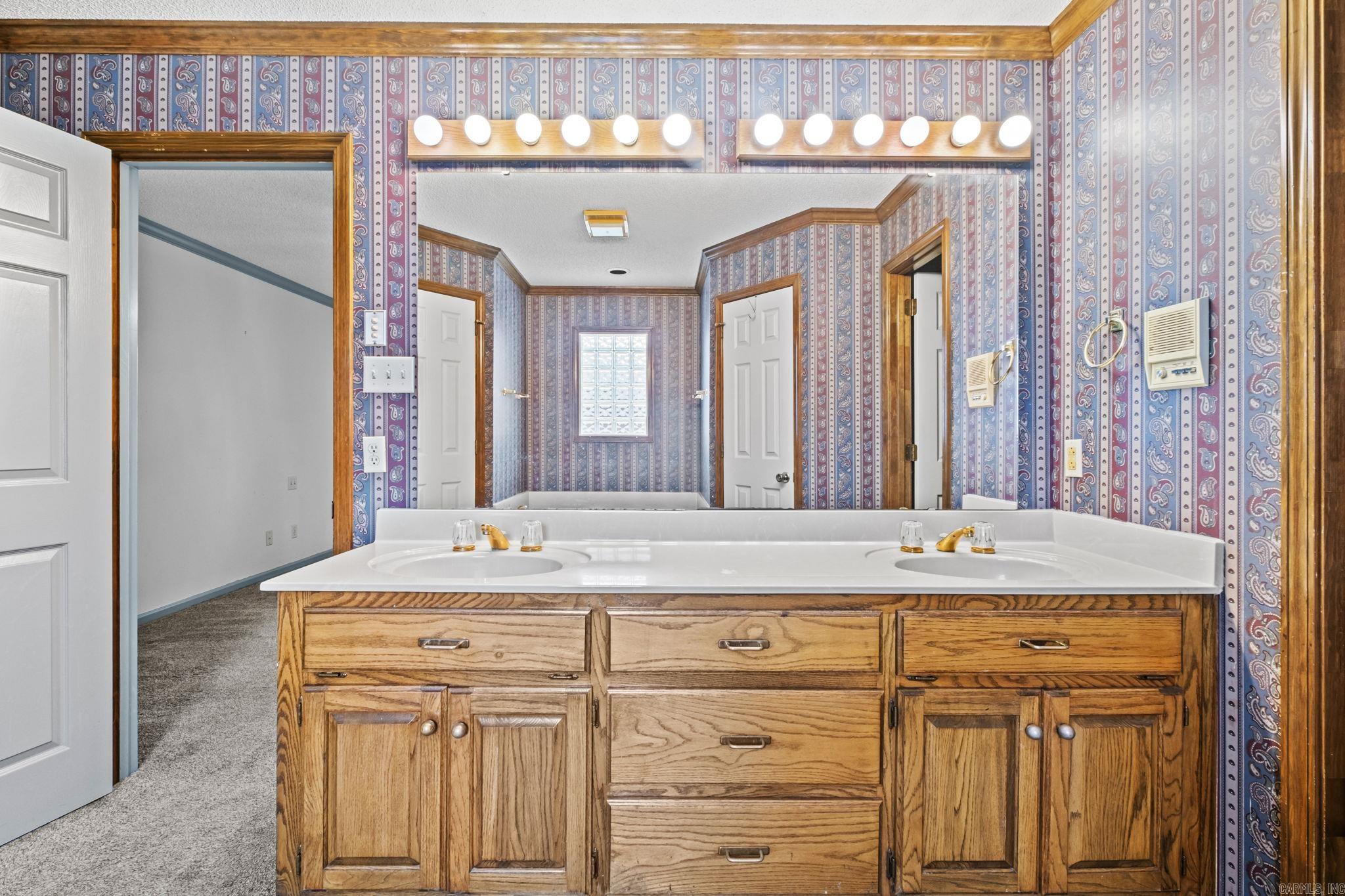 EAST MEADOW - Residential