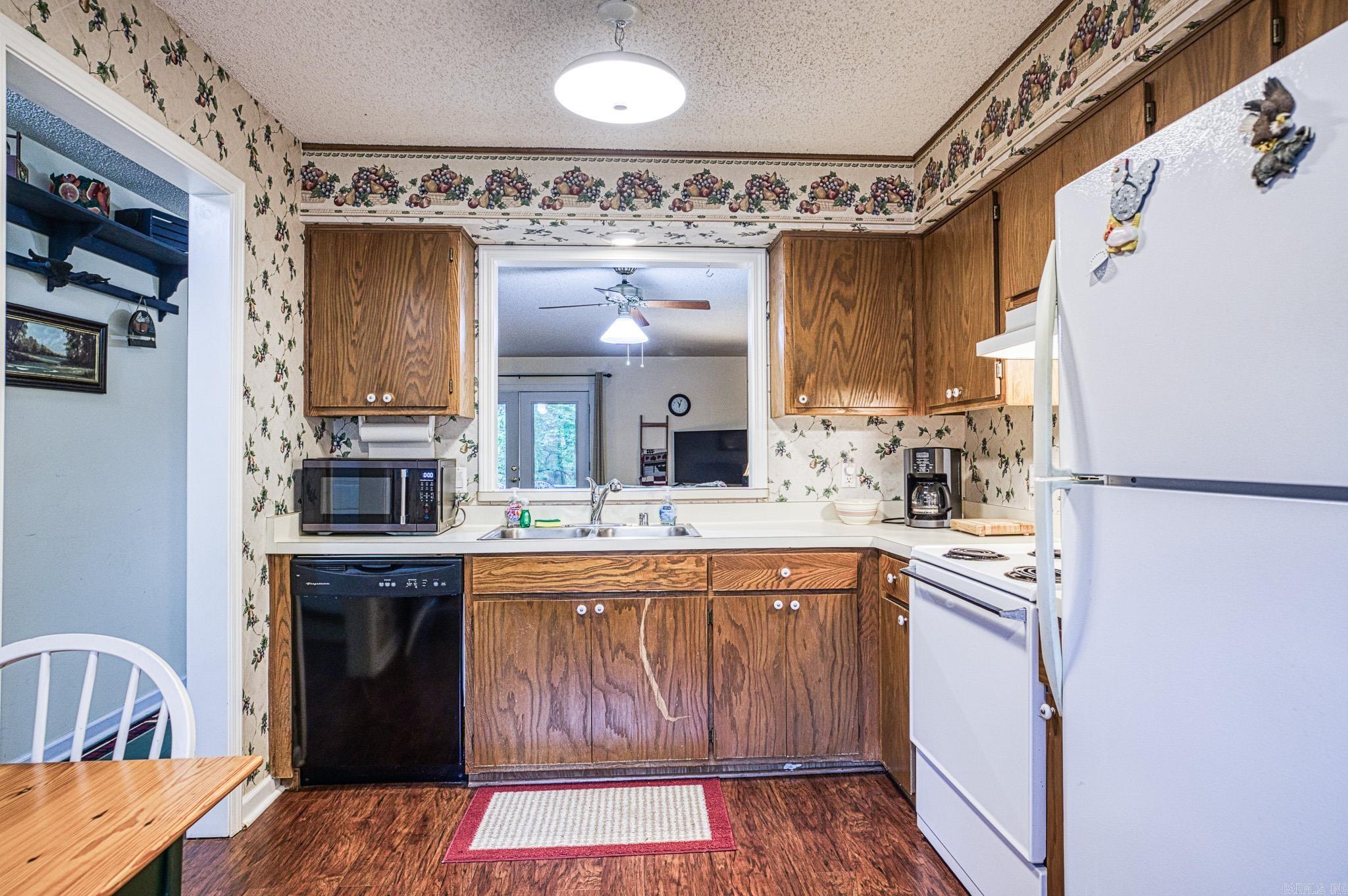 CORTEZ COURTS - Residential