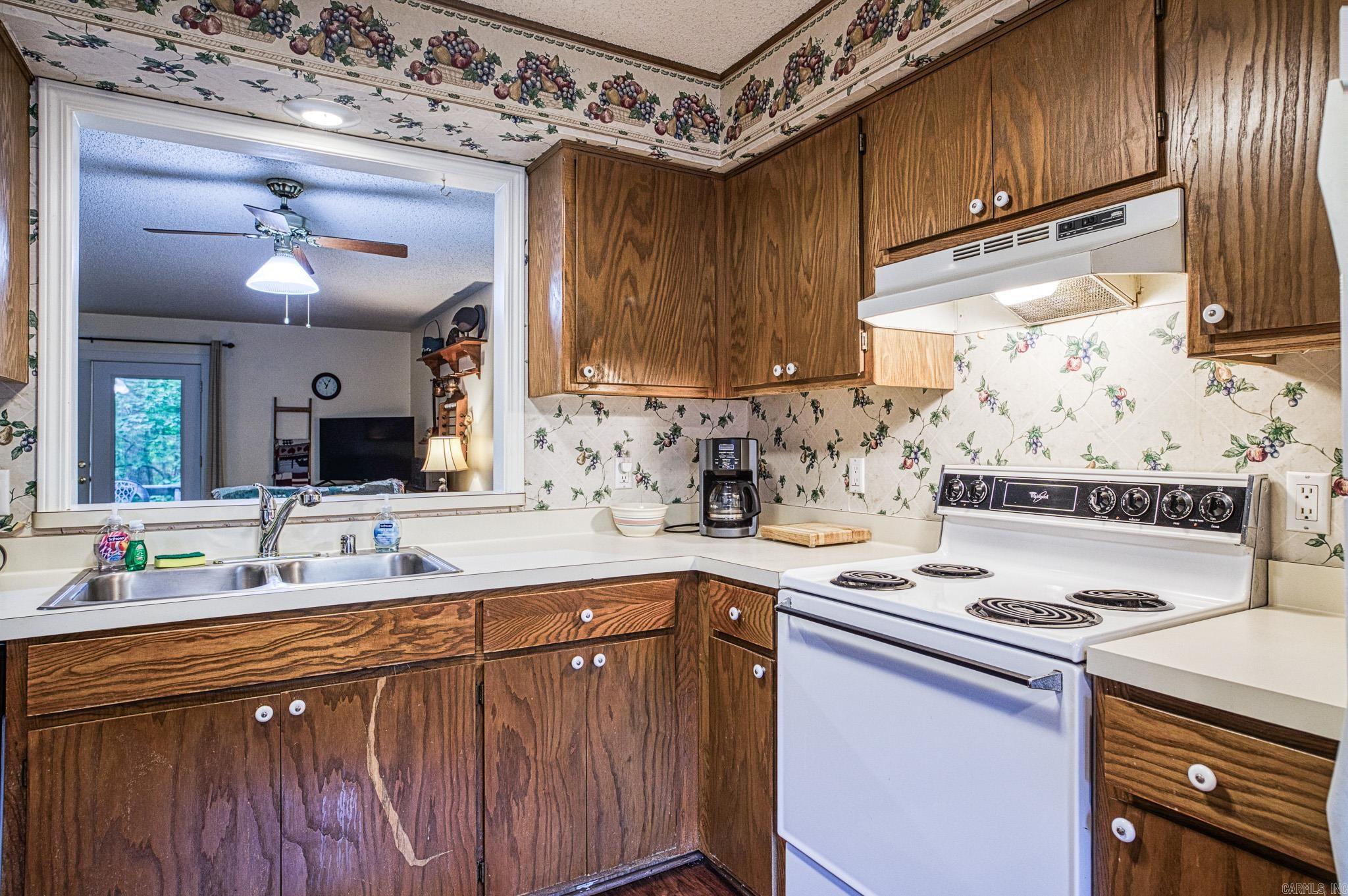 CORTEZ COURTS - Residential