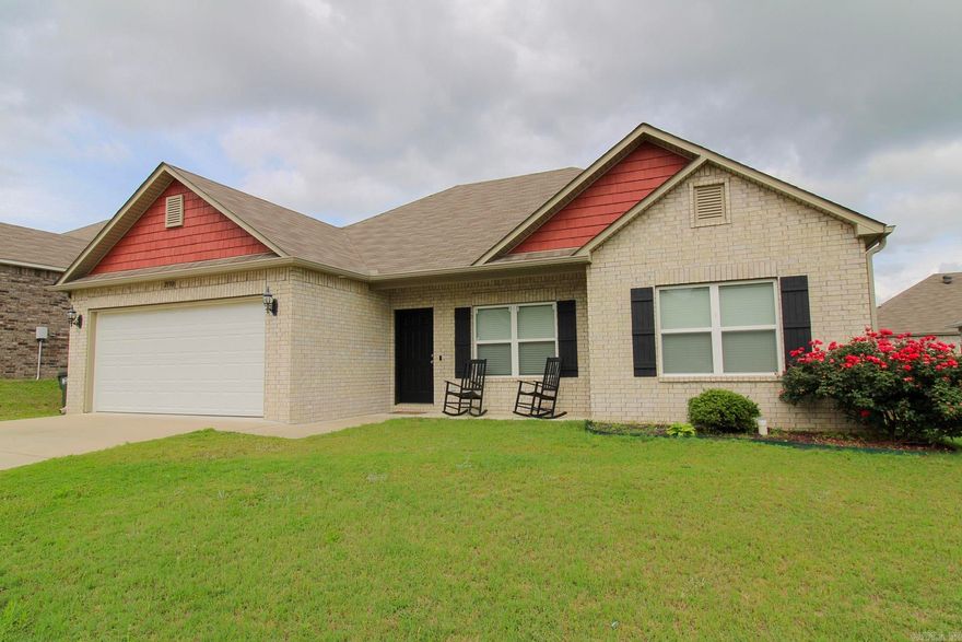 3 bedroom, 2 bath home conveniently located near local shopping, dining, and interstate access! Fully fenced in backyard for extra privacy. Come check it out in person!