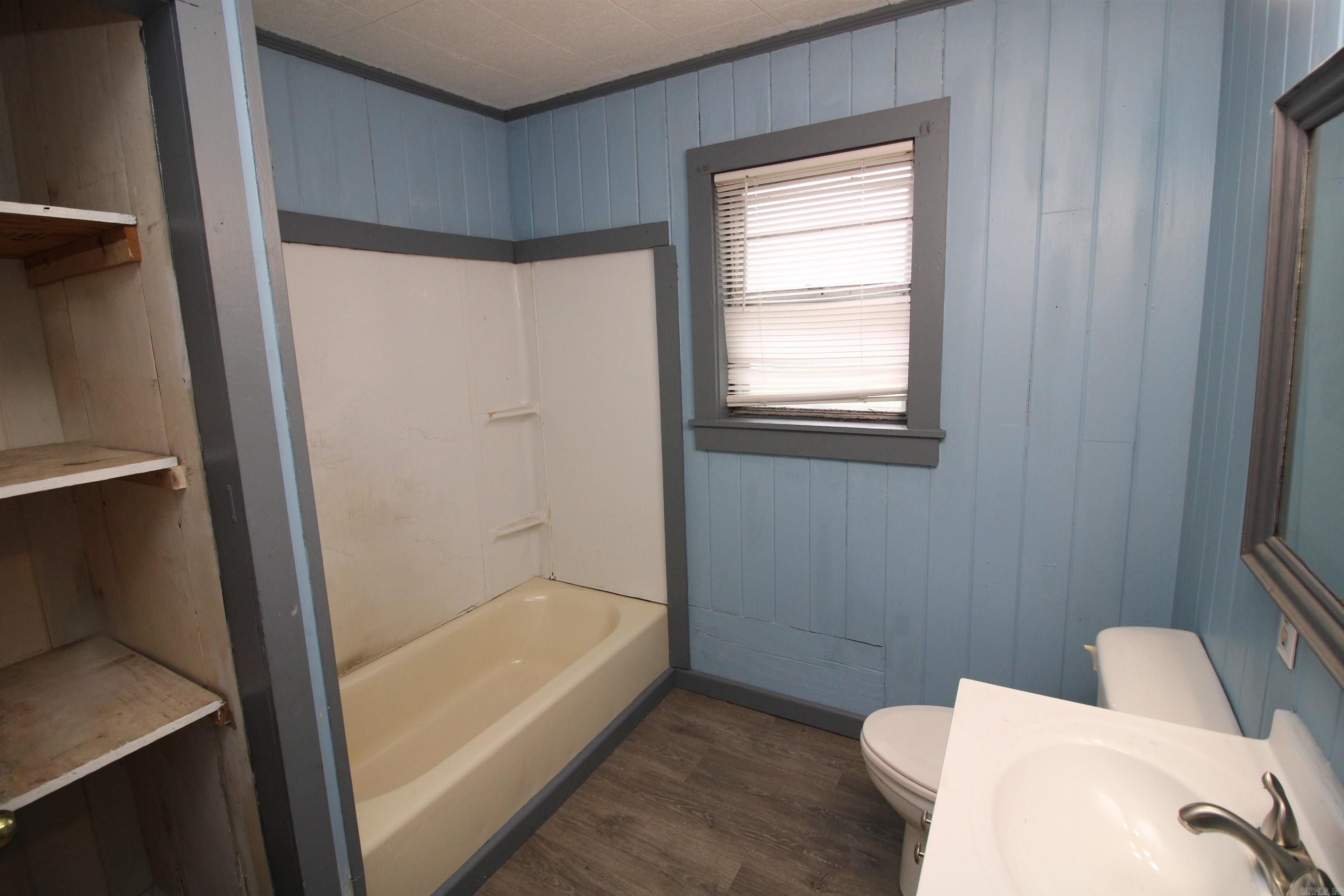 TOWN OF LEOLA - Residential