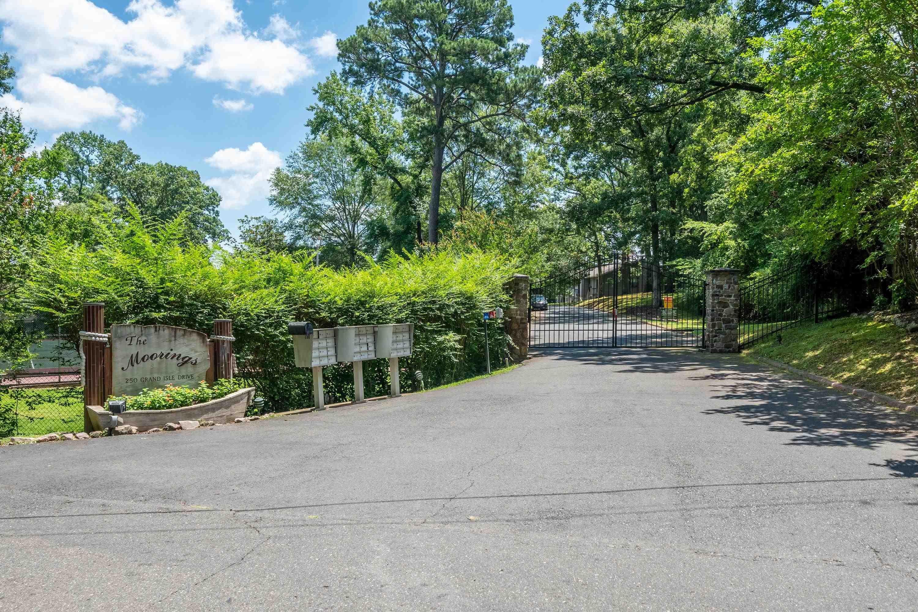 MOORINGS HPR - Residential