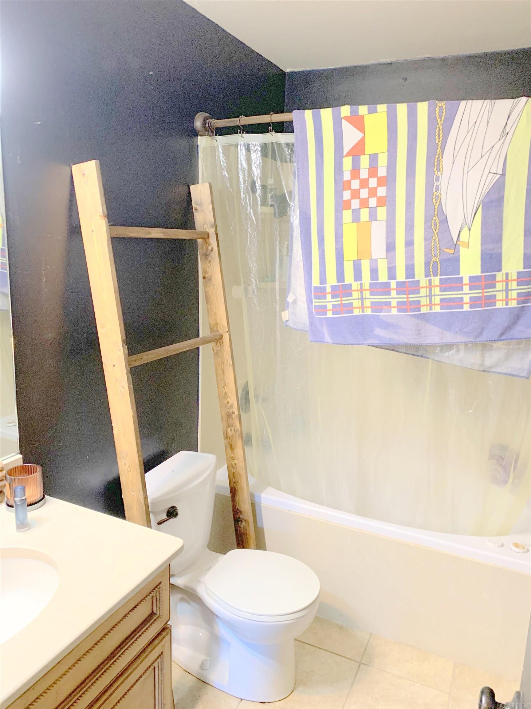 RIVER ROAD ESTATES - Residential