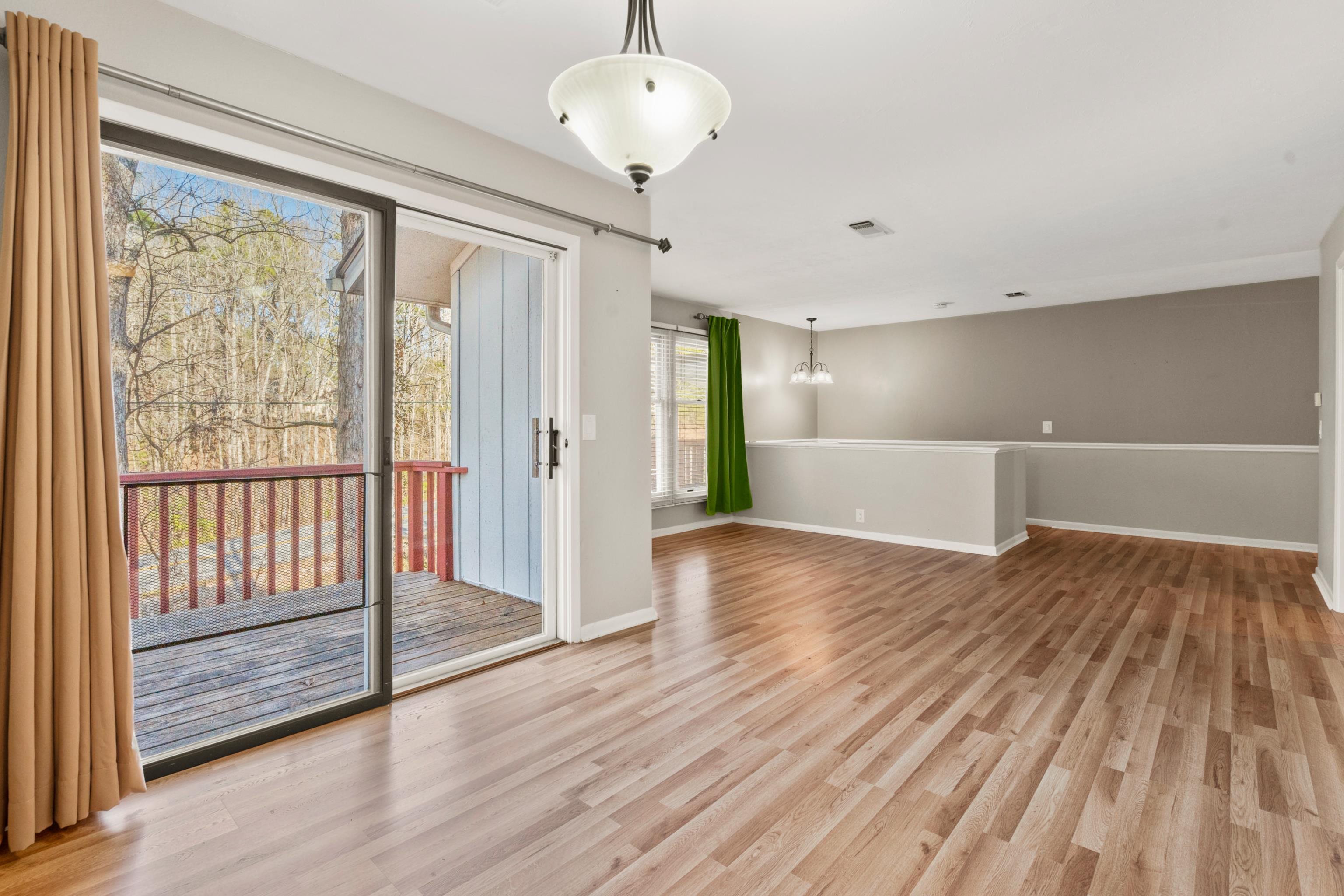 VALENCIA COURTS - Residential