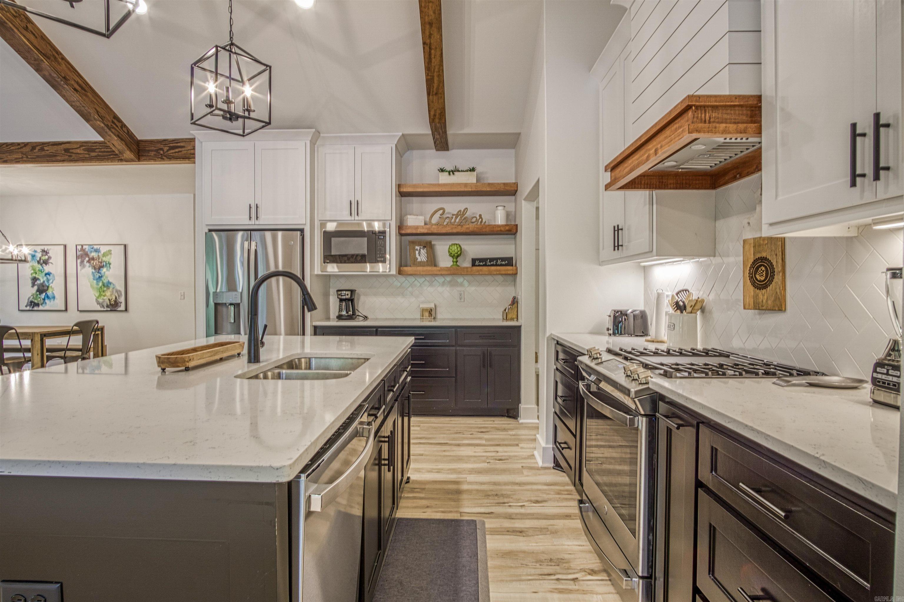 ALTA VISTA - Residential