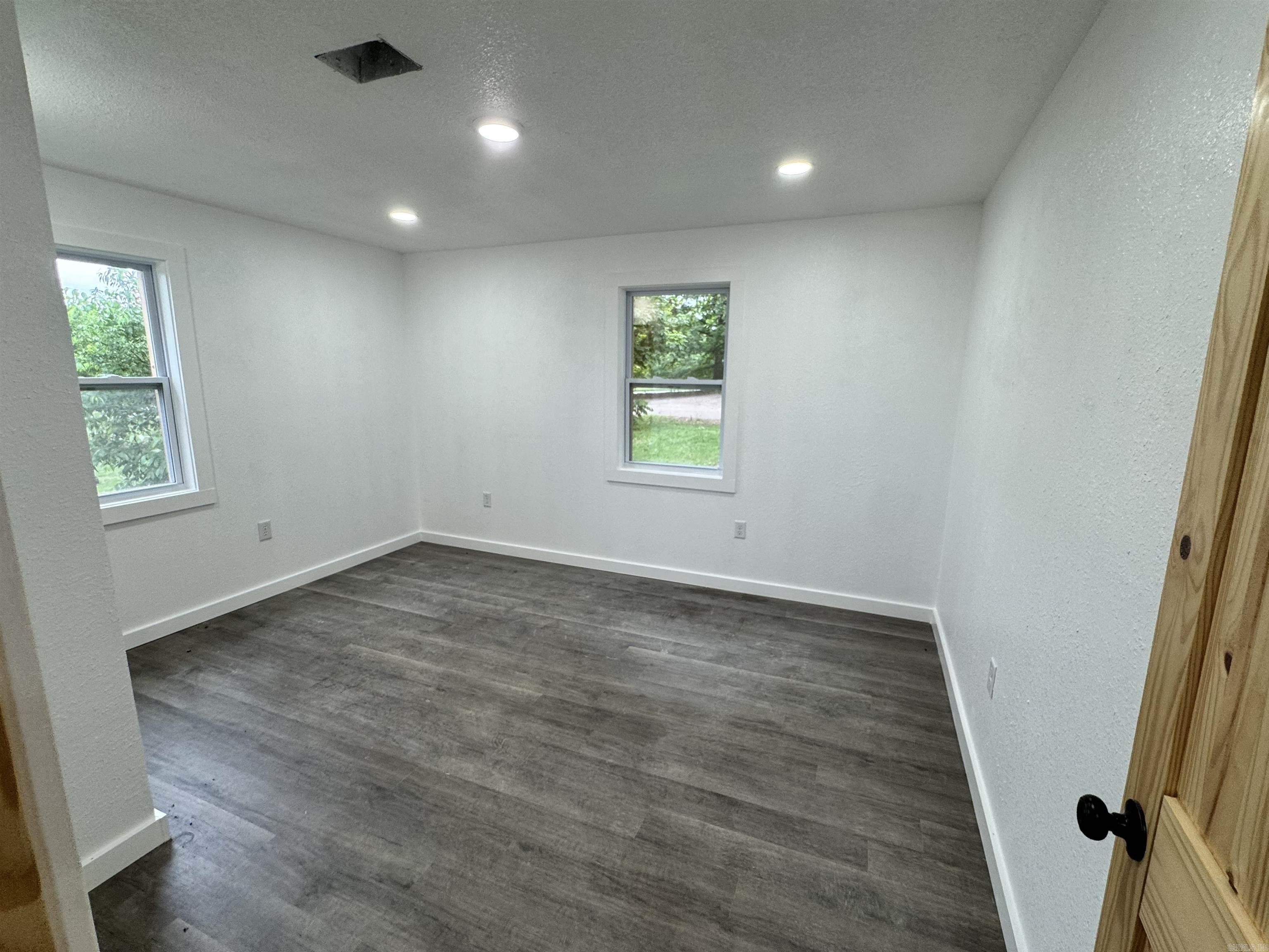 Grannis - Residential