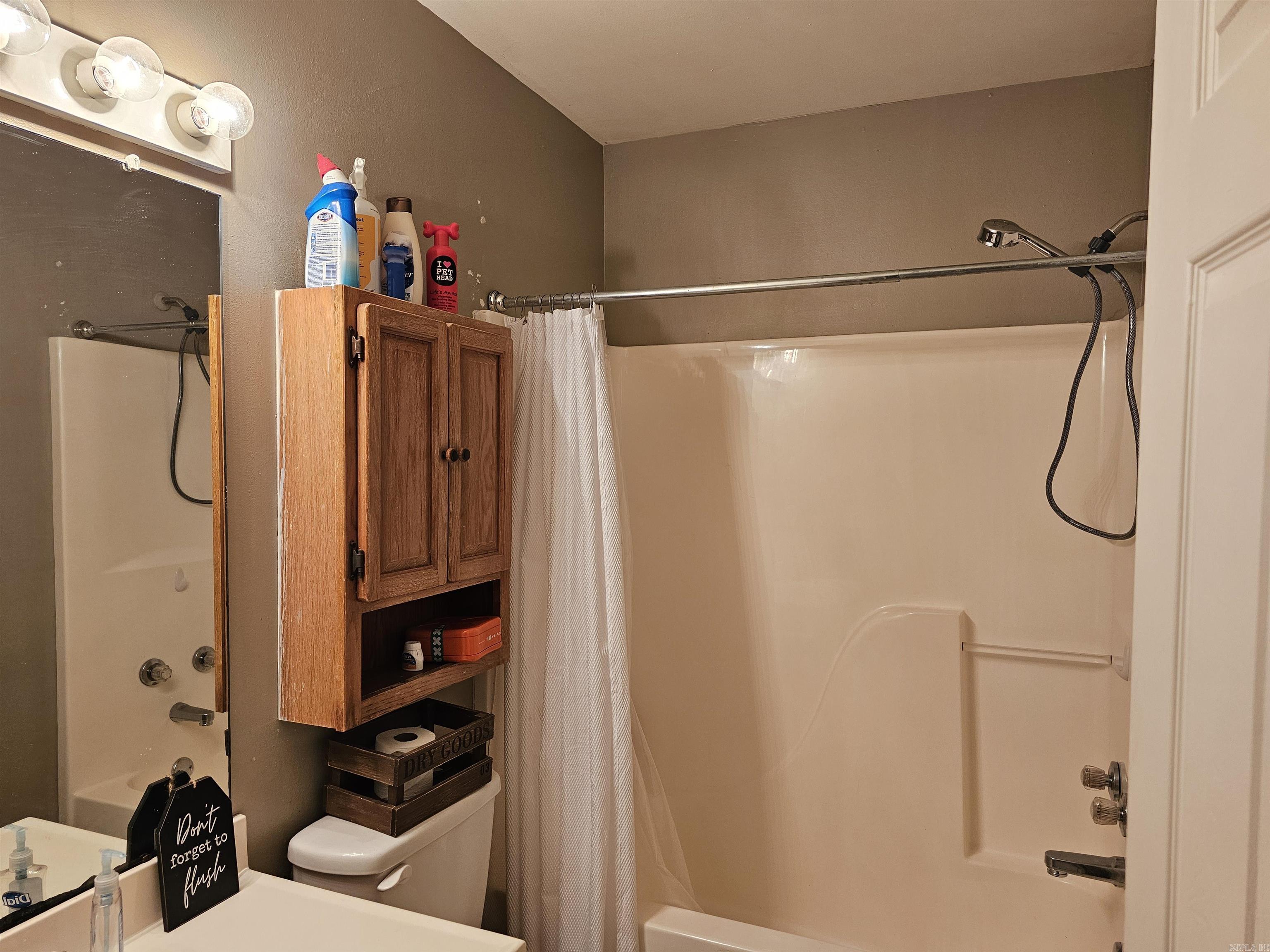 RAY LEE JR 4TH SUB DIV - Residential