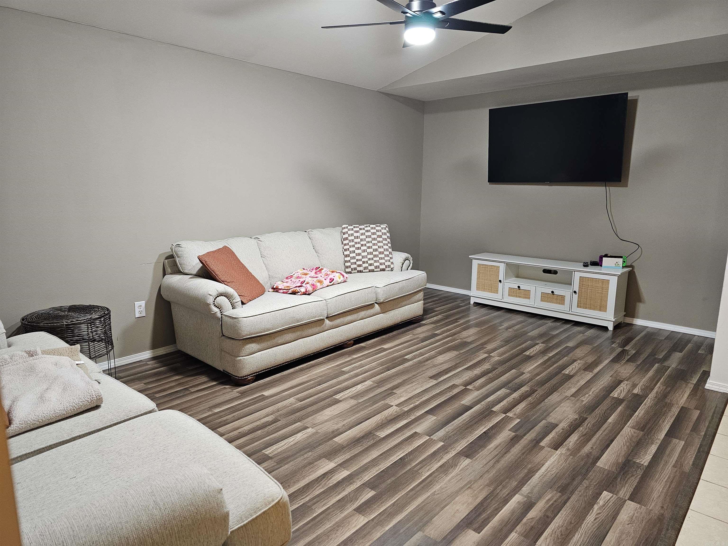 RAY LEE JR 4TH SUB DIV - Residential