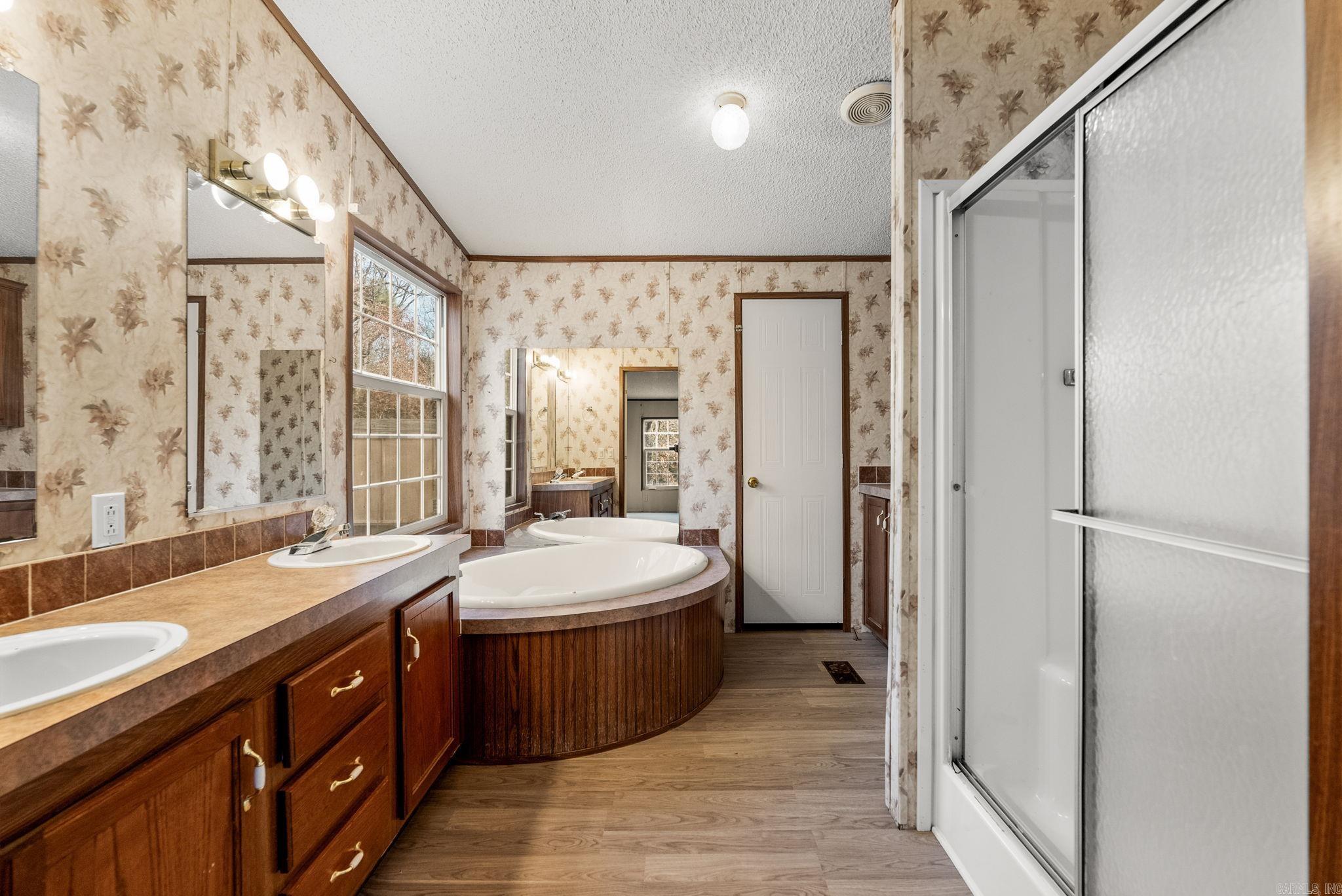 HOLLAND HILLS - Residential