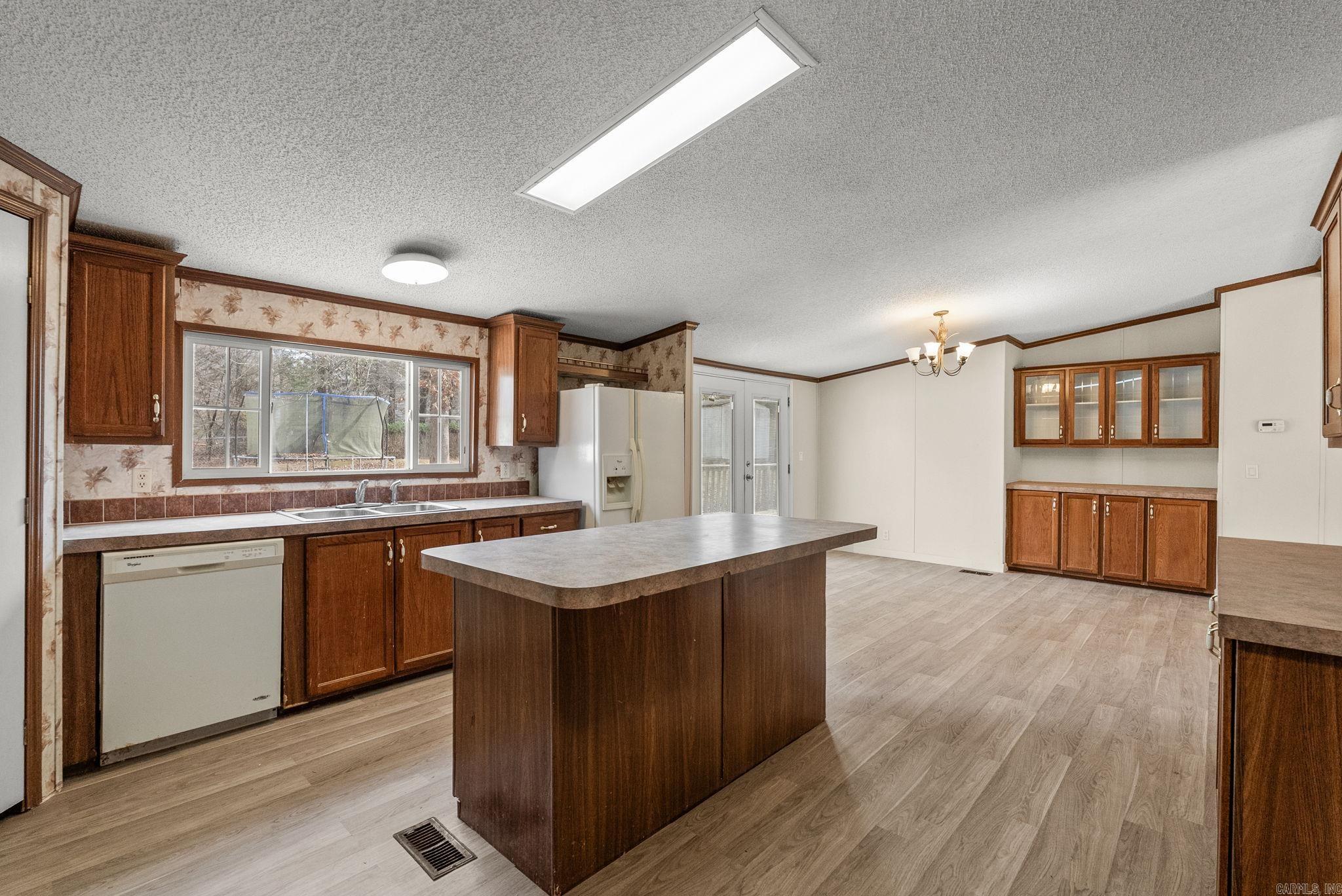 HOLLAND HILLS - Residential