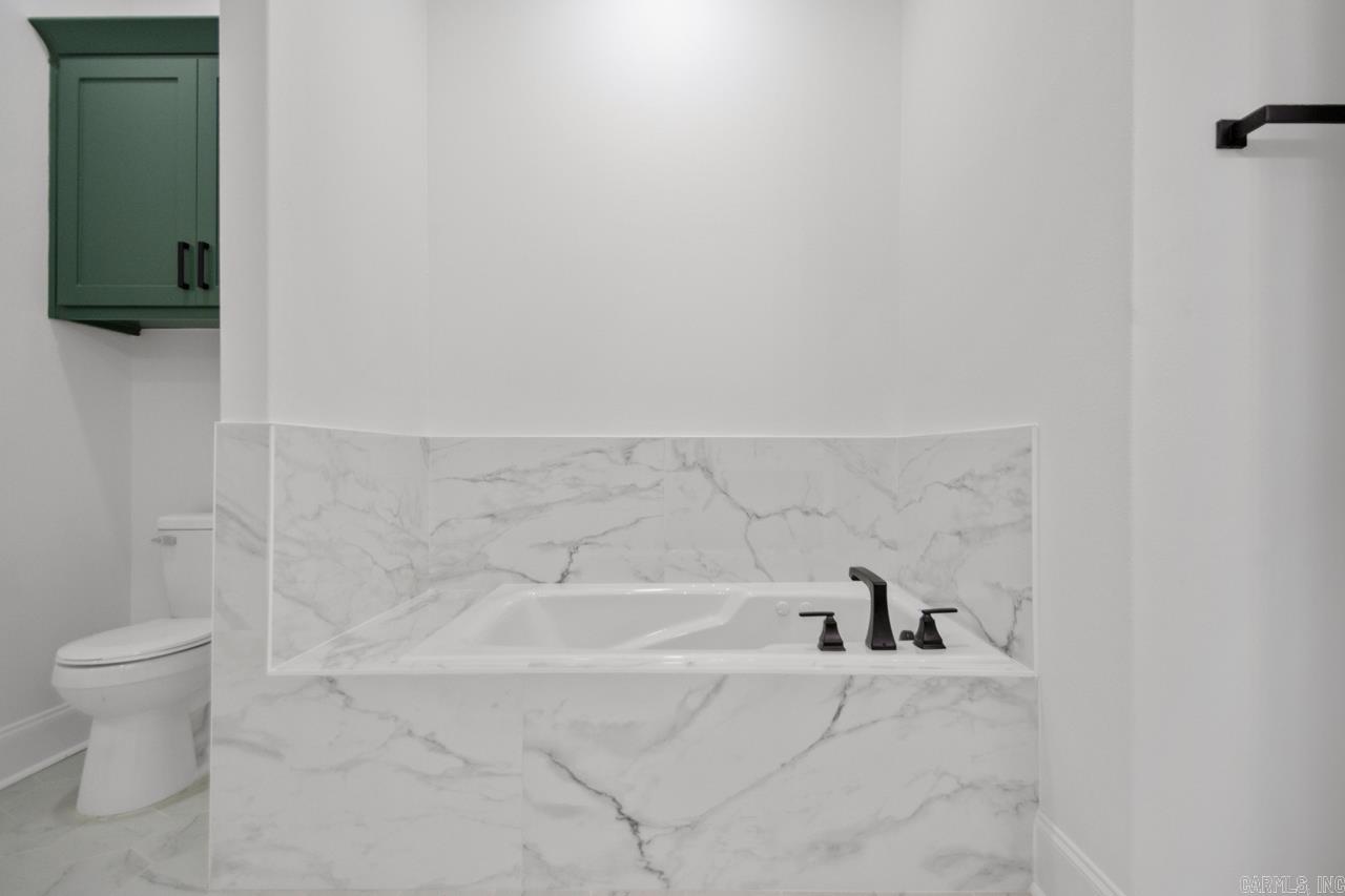 WHISPERING HILLS - Residential