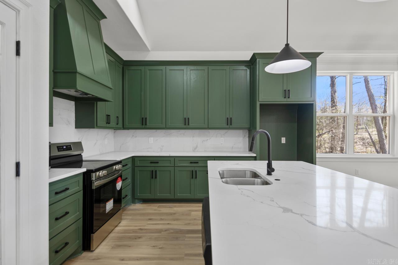 WHISPERING HILLS - Residential