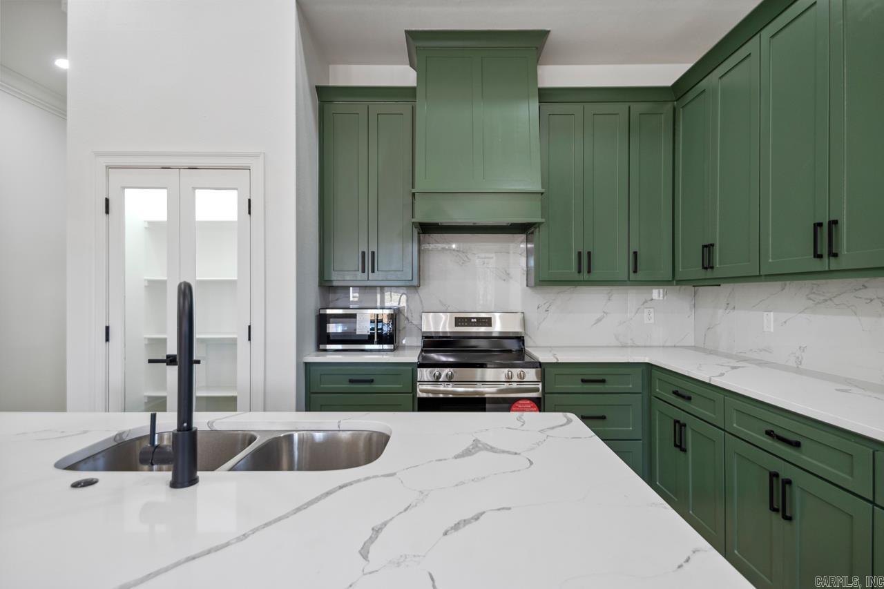 WHISPERING HILLS - Residential