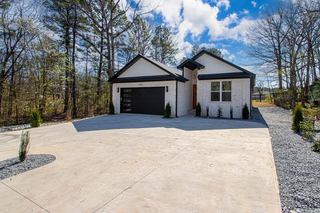 WHISPERING HILLS - Residential