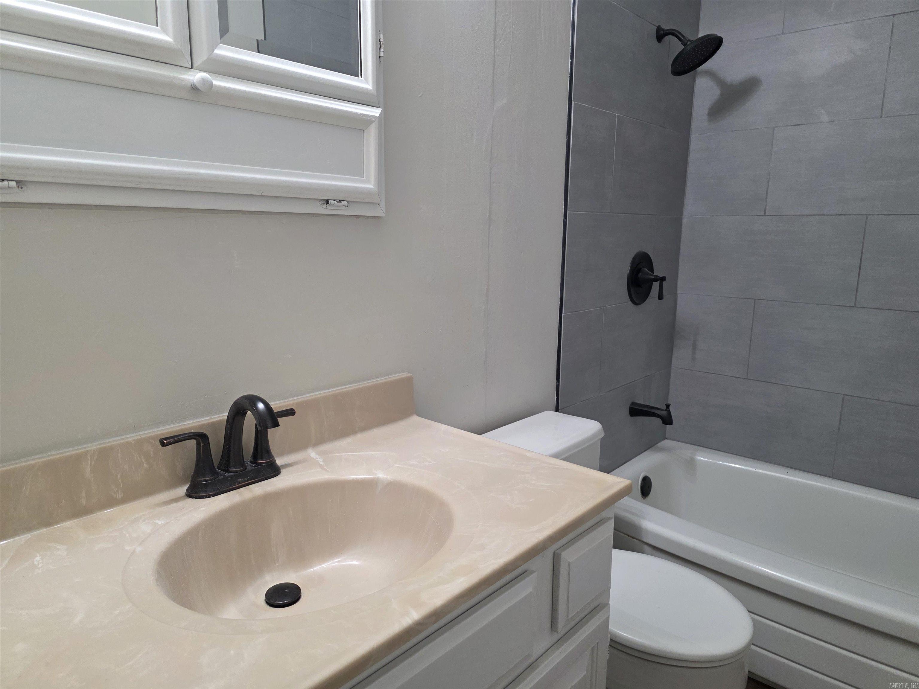 JULIE ADDN - NORTH LITTLE ROCK - Residential Lease
