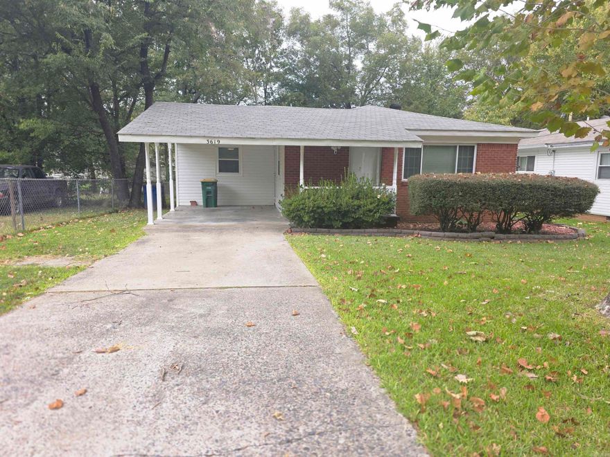 This cozy updated 3 bedroom, 1.5 bath home is a must see. Perfect for a Family or Roommates