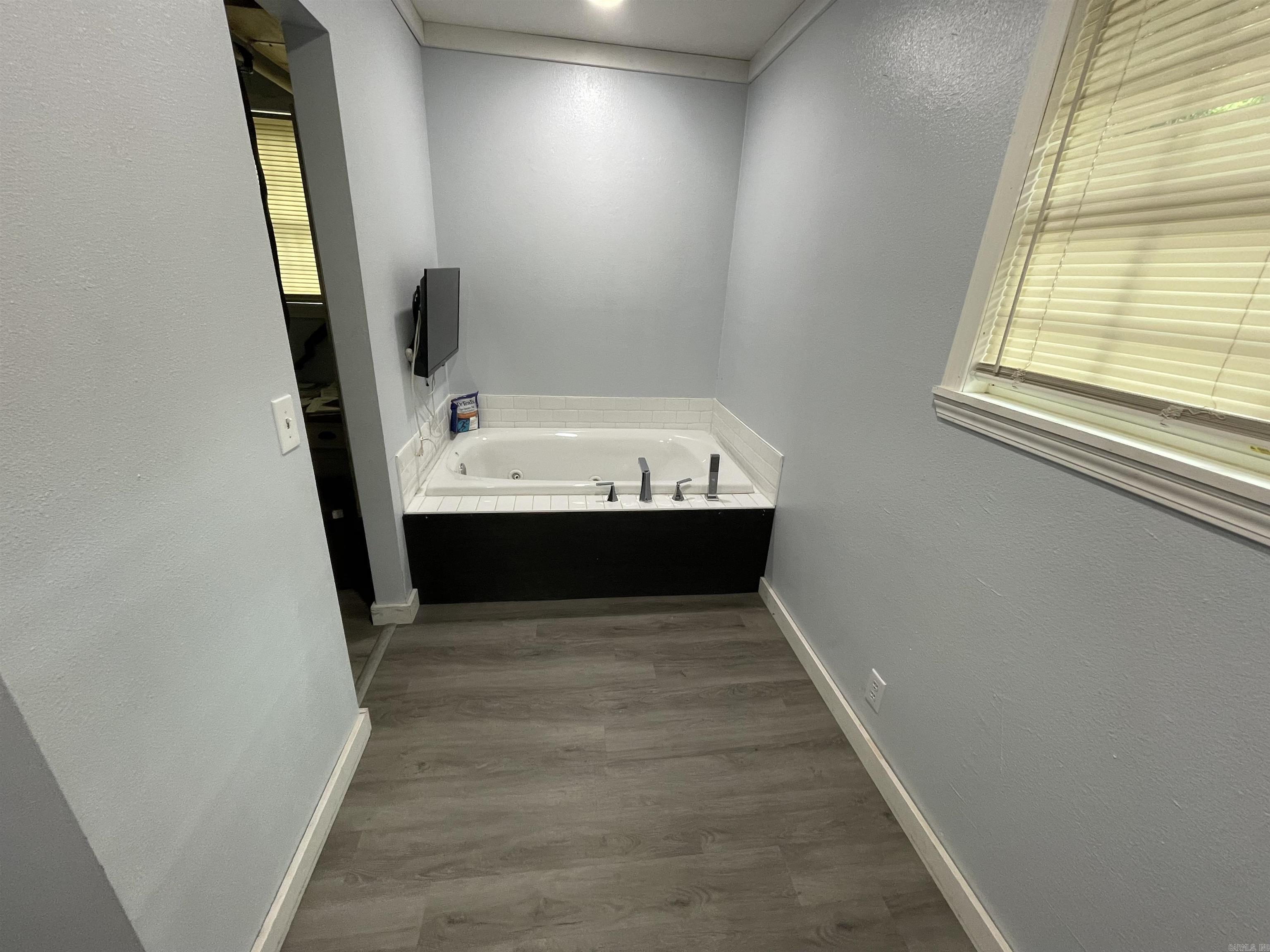 Country Aire - Residential