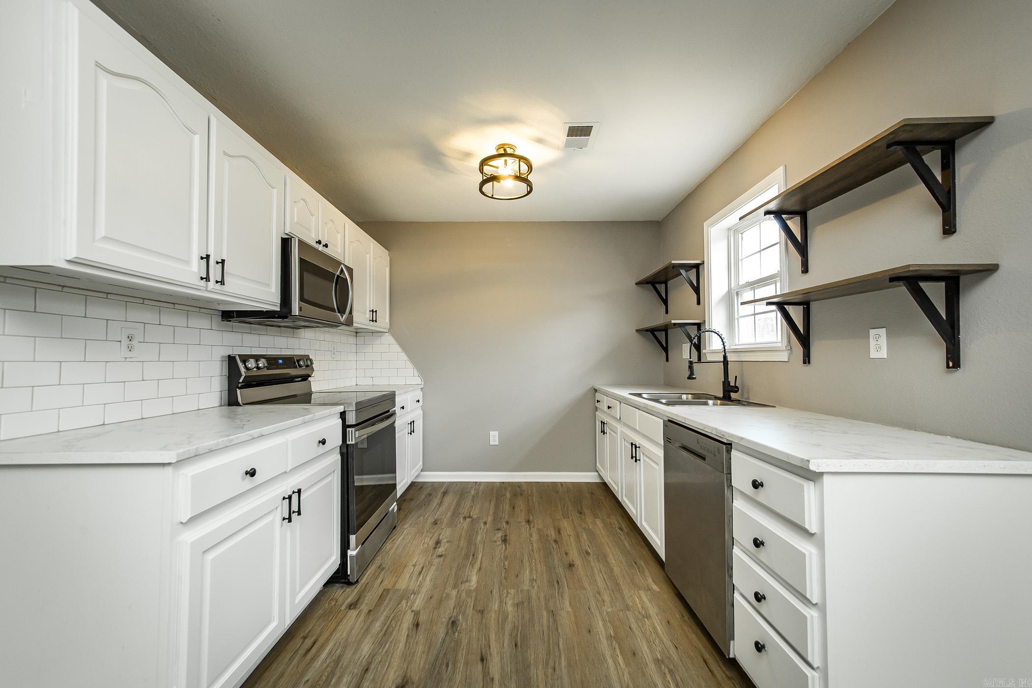 DEERFIELD ESTATES - Residential