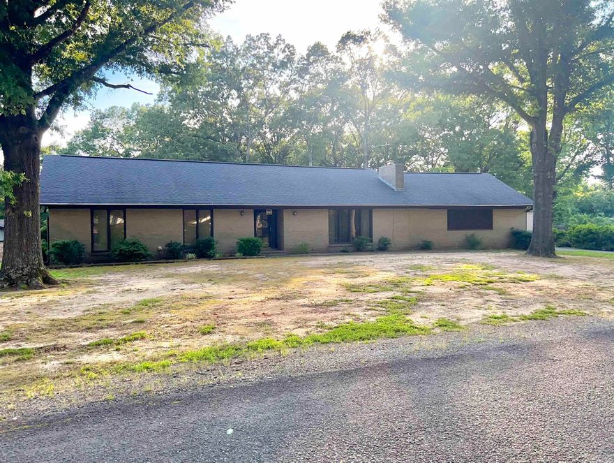 Don't miss out on this amazing home located at the Bald Knob Country Club. Just minutes away from golf course and club house. Home is well-maintained, one owner home, featuring 3 bedrooms, 2 baths. Spacious kitchen with abundance of kitchen cabinetry and counter space, large dining area with breakfast bar.  Entertainment size sunken great room with fireplace and vaulted beamed ceilings. All bedrooms are nize size with plenty of closet space. Master suite is spacious featuring two closets with double vanities and large shower. Huge laundry with extra storage room. Saferoom located in garage, nice shed with 3 overhead doors. Motivated Seller. Call today for your personal tour. SEE AGENT REMARKS!