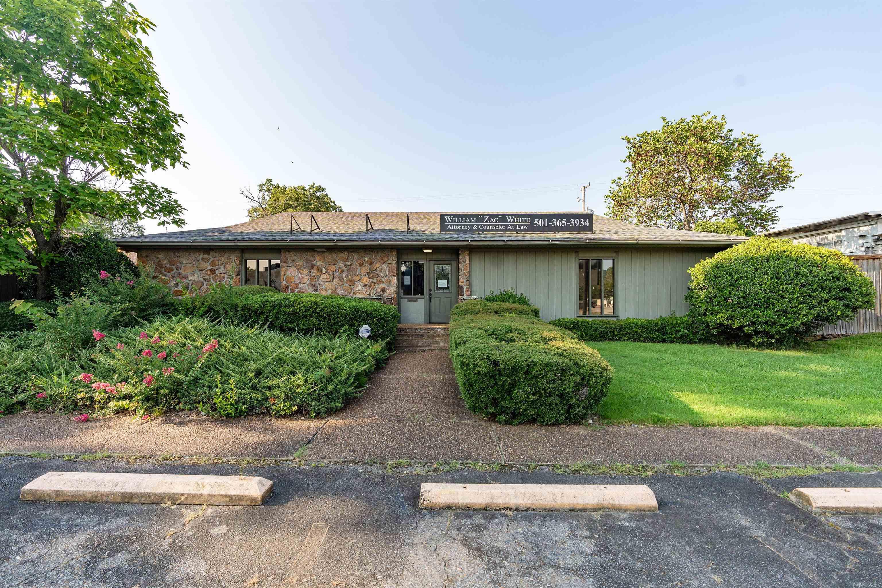 Well maintained office building in downtown Heber Springs with a large sign can be seen from Hwy 25B. Several office, multiple conference rooms, reception area, waiting room, break room and nice bathrooms and plenty of parking. Updates throughout. A wonderful opportunity in a prime location!