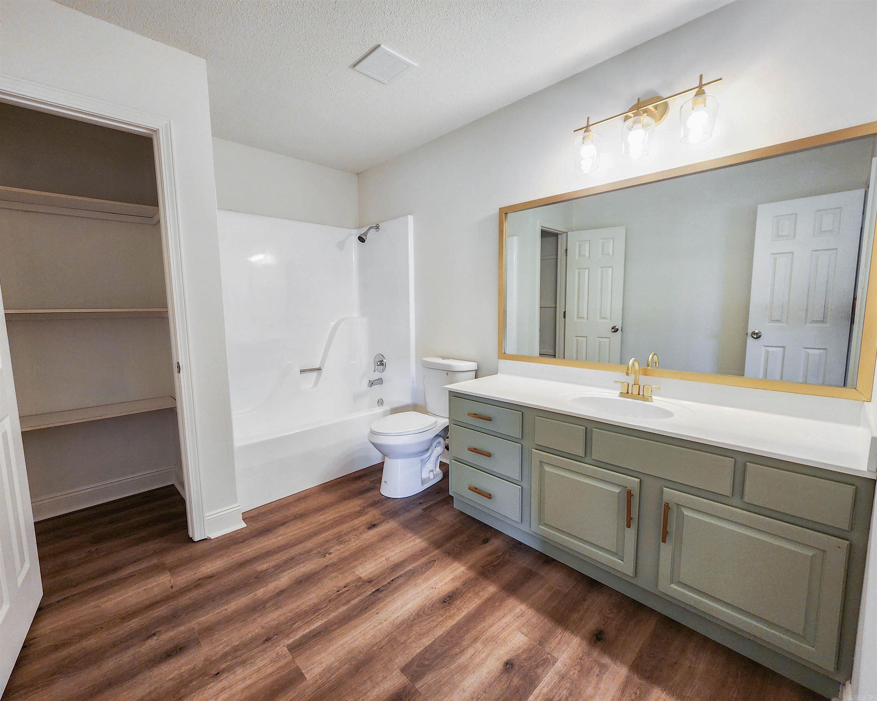 SHADY MEADOW - Residential