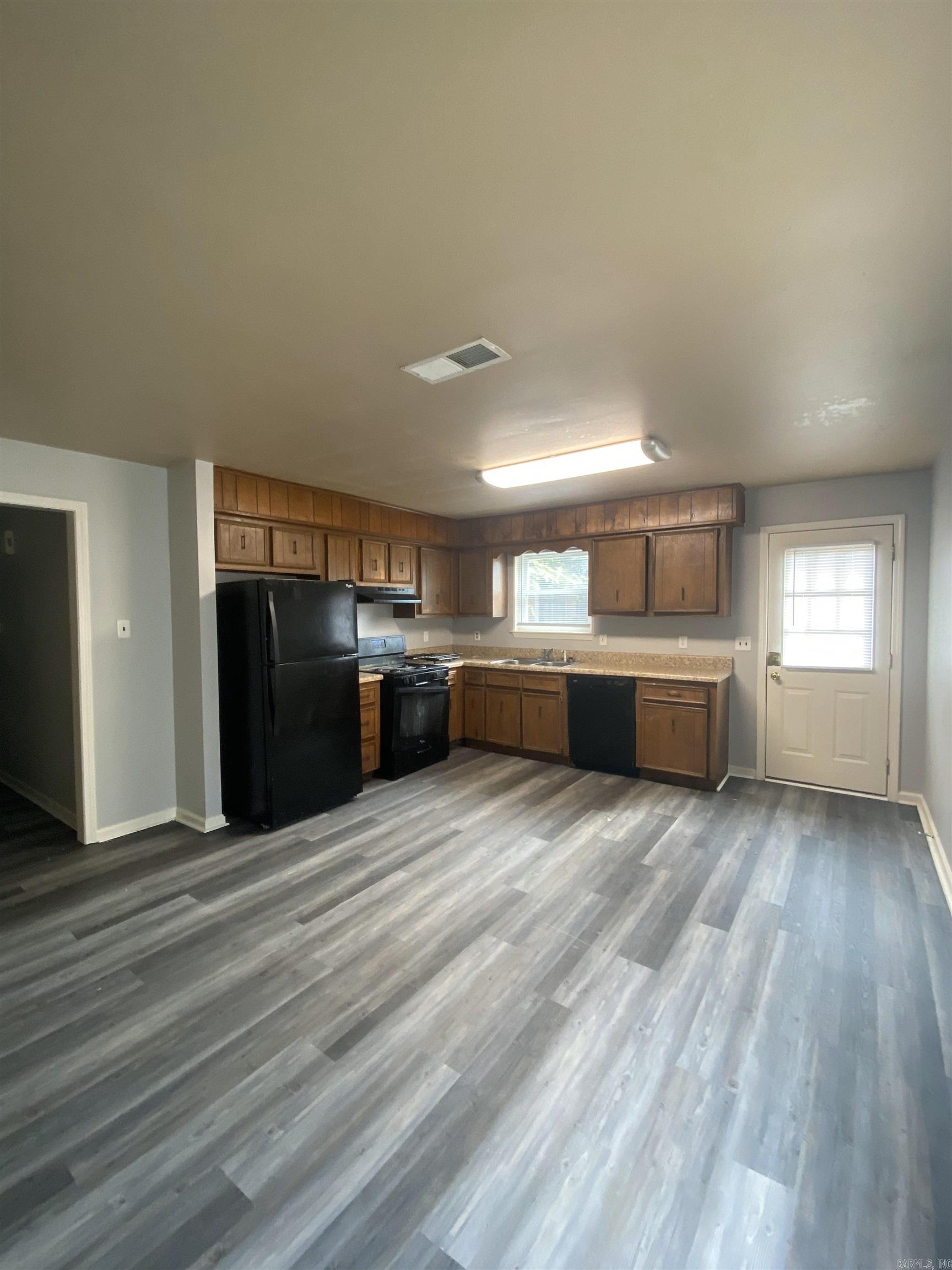 Royal Manor - Residential Income