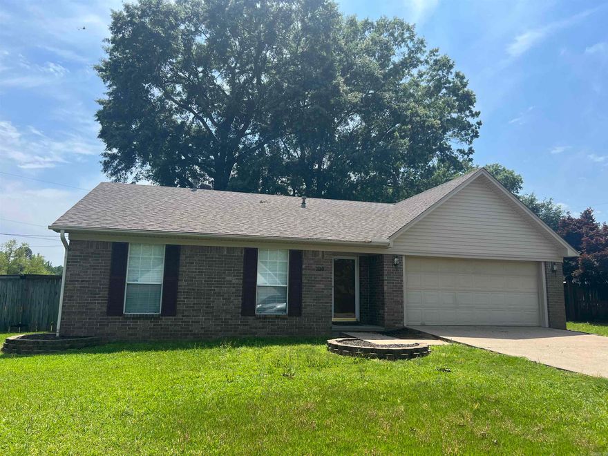 Move in ready home! Open floor plan, gas stove,no carpet, large fenced in back yard.