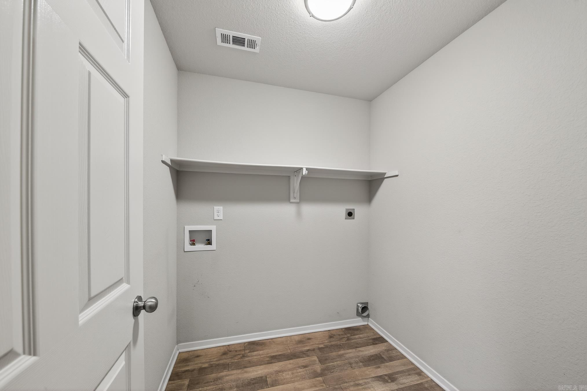 OAKLAND GROVE ESTATES - Residential Lease