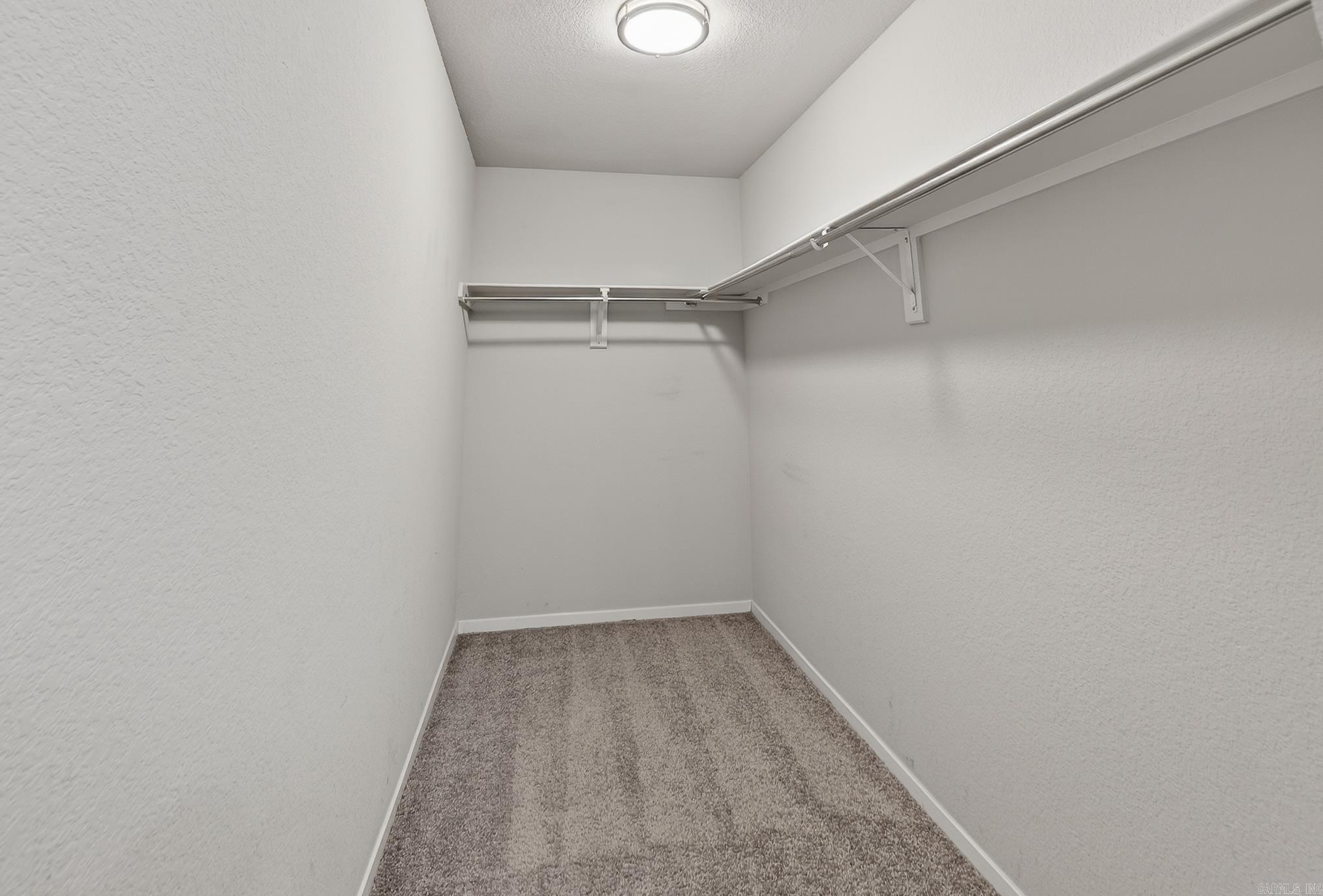 OAKLAND GROVE ESTATES - Residential Lease