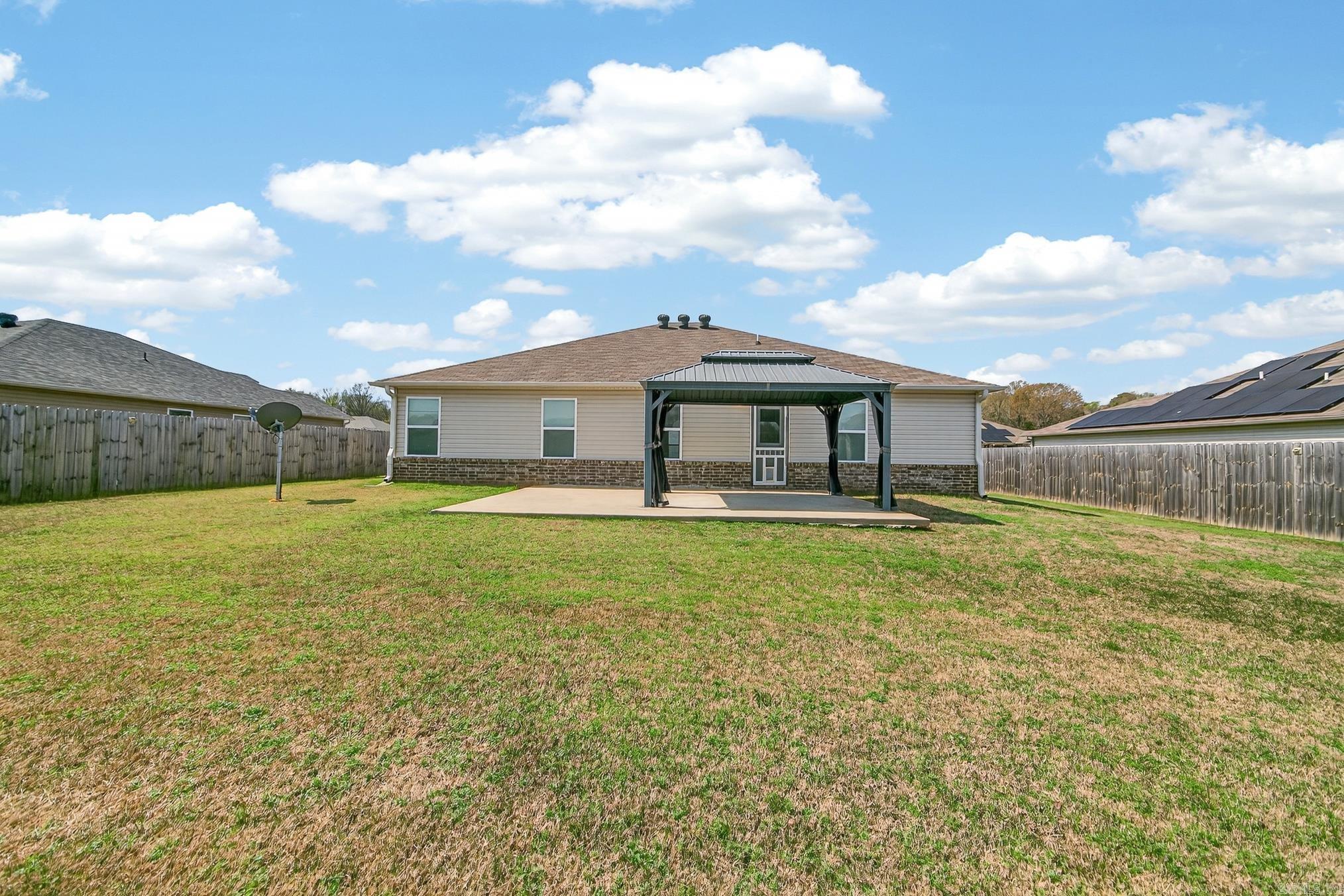 OAKLAND GROVE ESTATES - Residential Lease