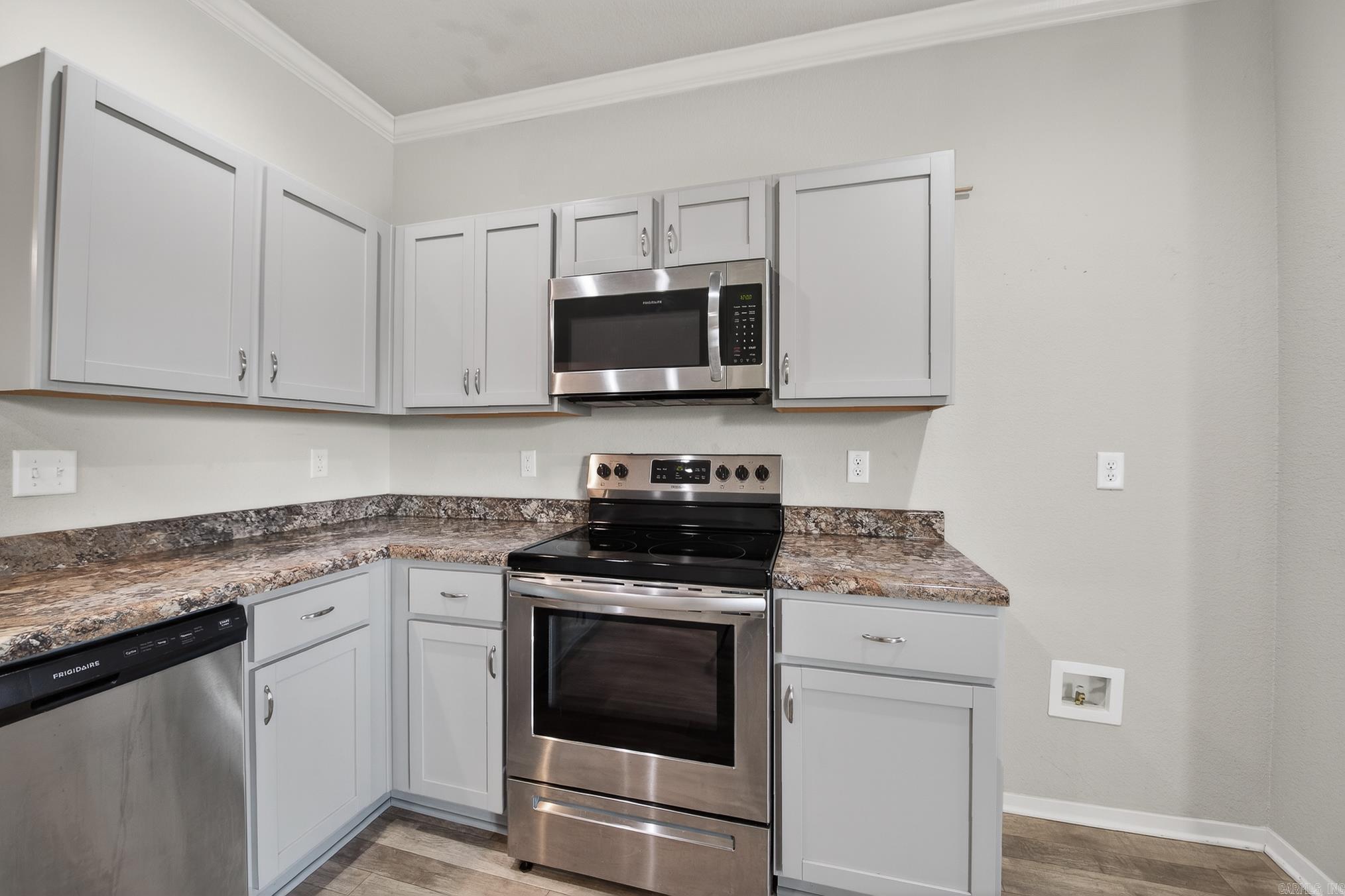 OAKLAND GROVE ESTATES - Residential Lease