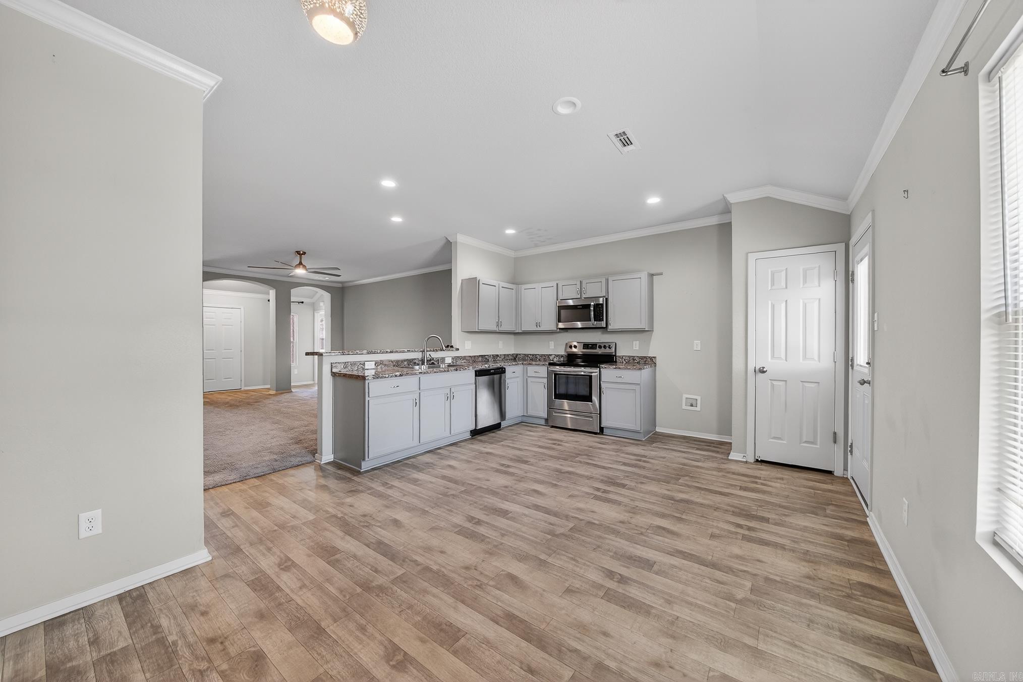 OAKLAND GROVE ESTATES - Residential Lease