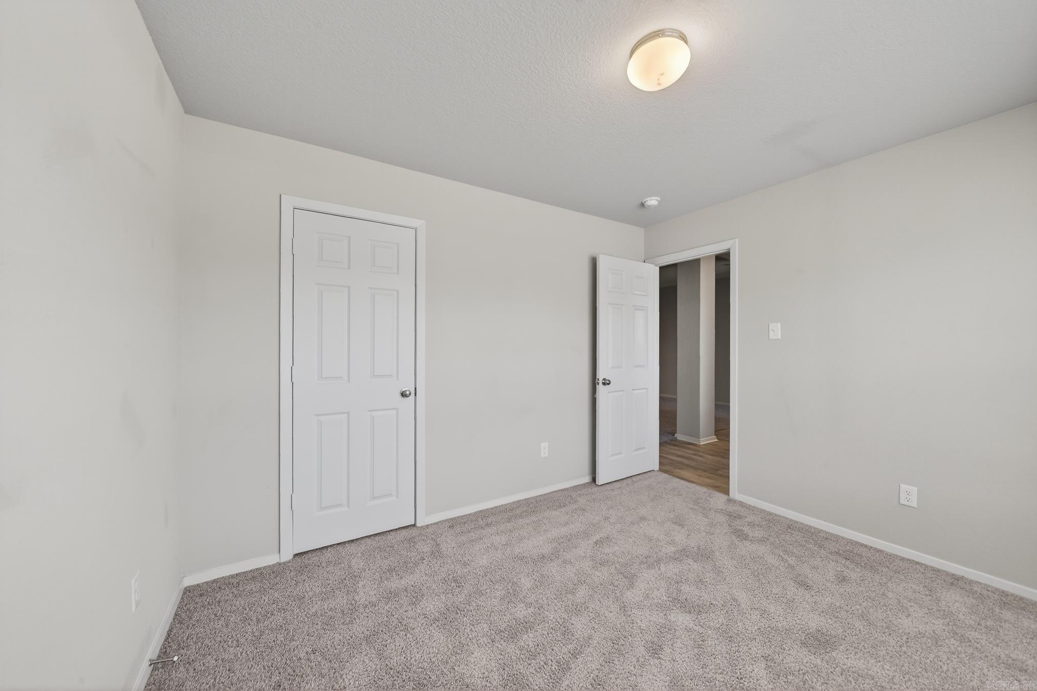 OAKLAND GROVE ESTATES - Residential Lease