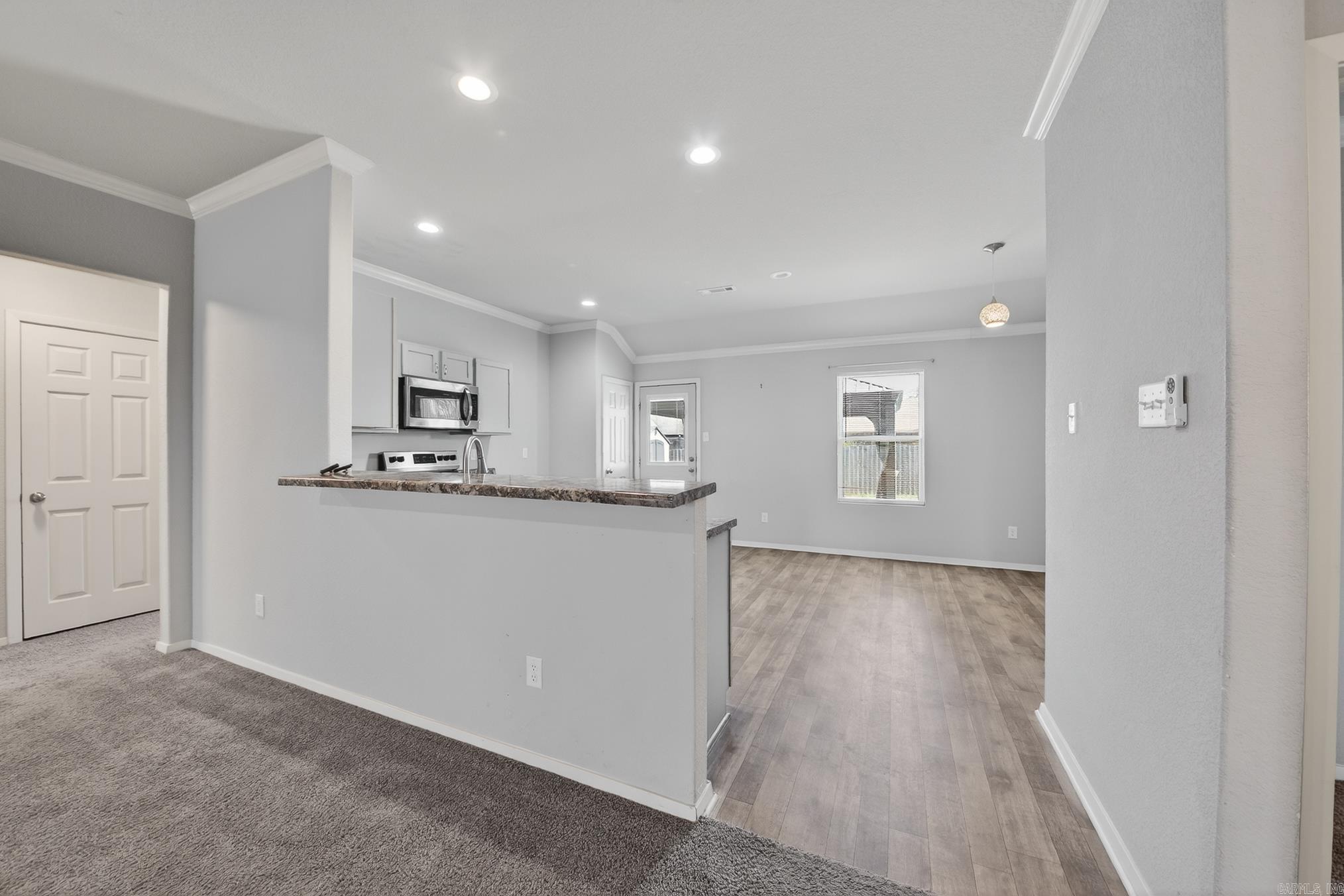 OAKLAND GROVE ESTATES - Residential Lease