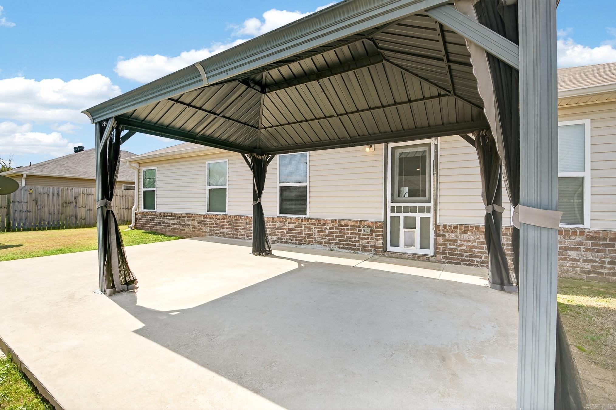 OAKLAND GROVE ESTATES - Residential Lease