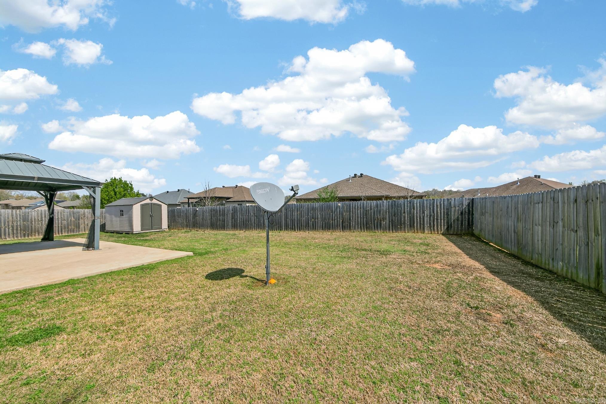 OAKLAND GROVE ESTATES - Residential Lease