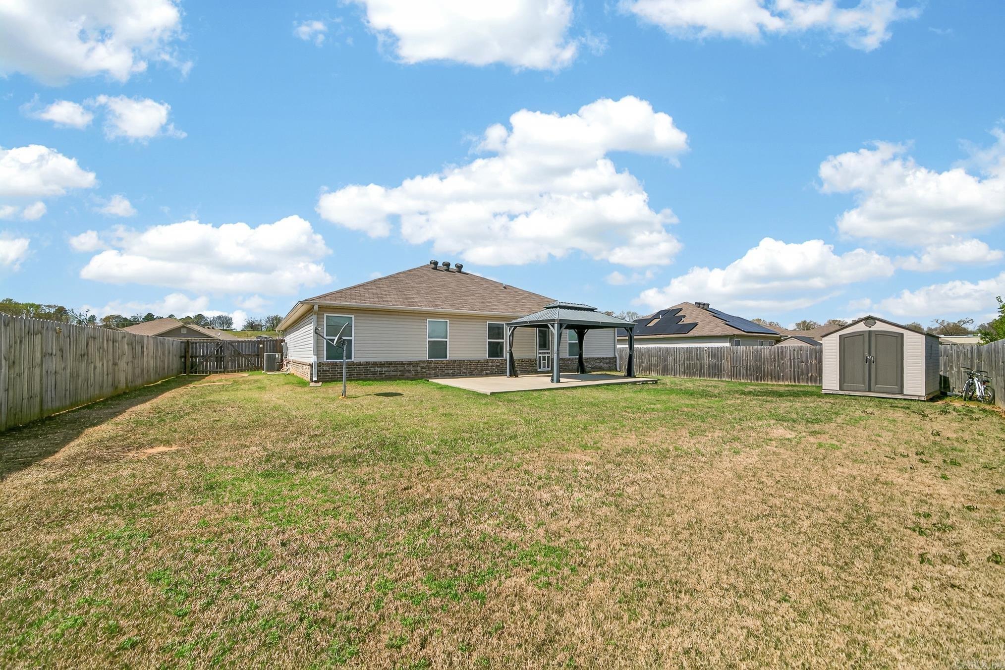 OAKLAND GROVE ESTATES - Residential Lease