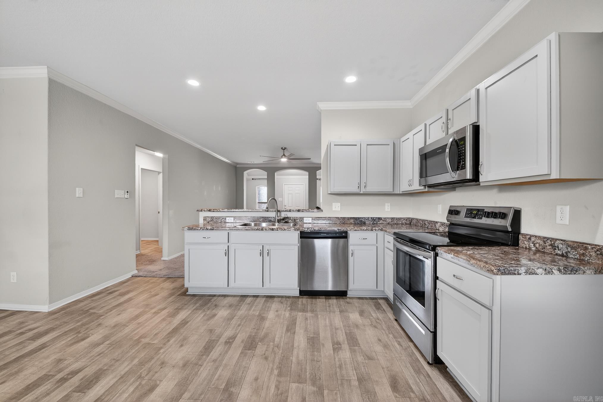 OAKLAND GROVE ESTATES - Residential Lease