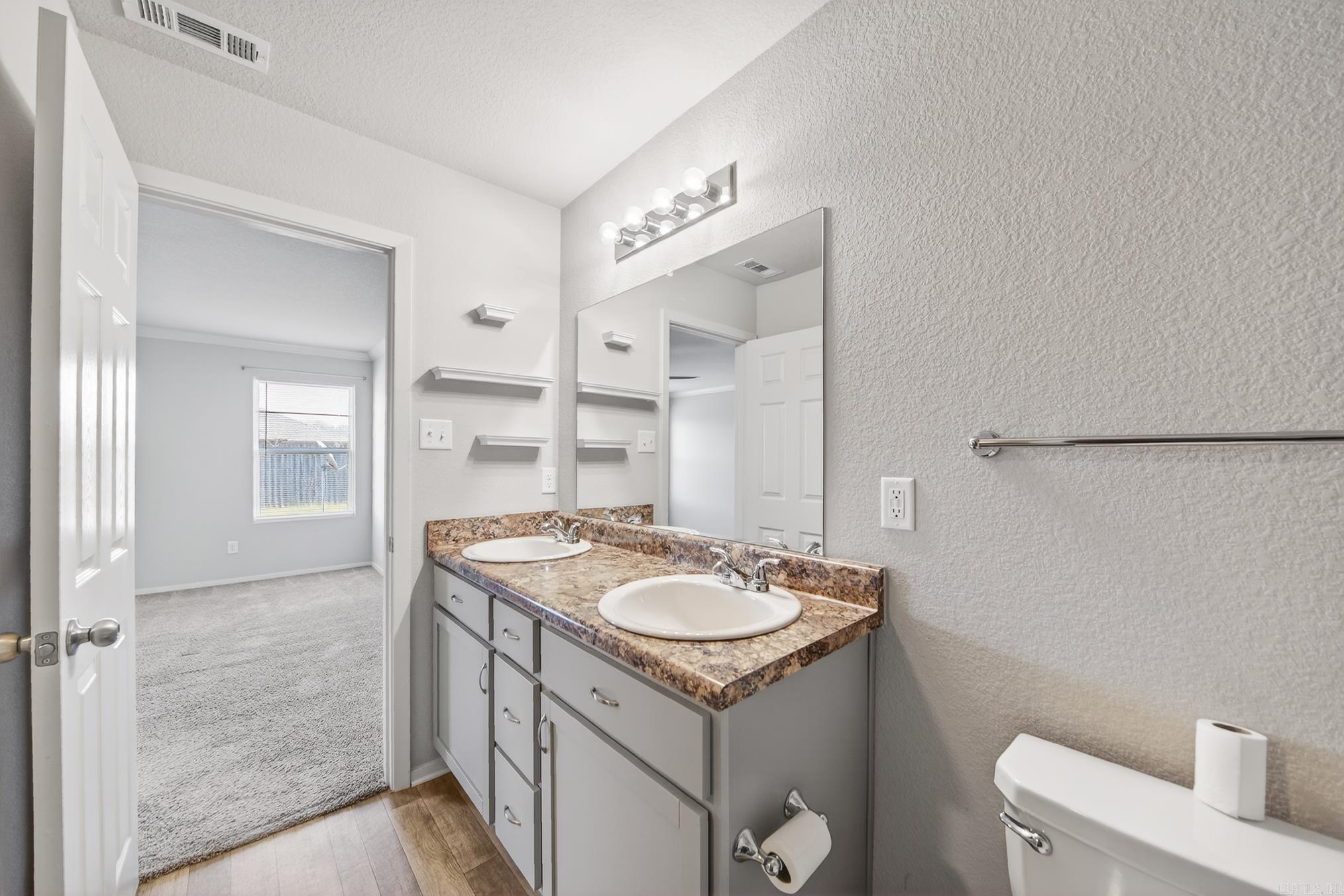 OAKLAND GROVE ESTATES - Residential Lease