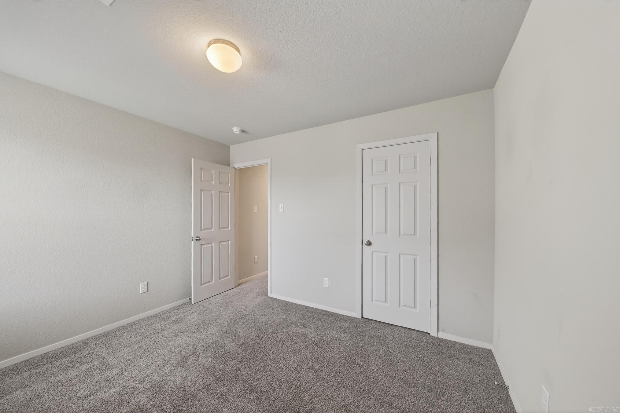 OAKLAND GROVE ESTATES - Residential Lease