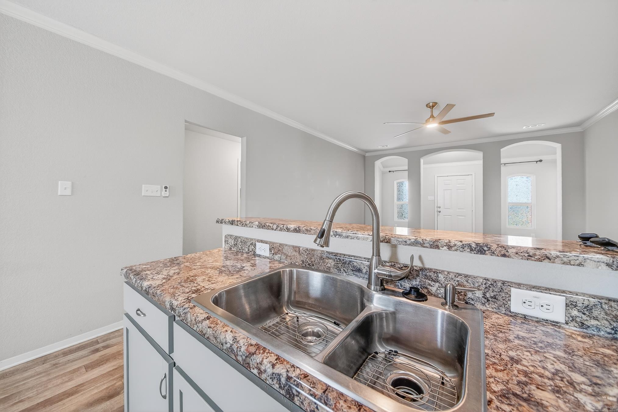 OAKLAND GROVE ESTATES - Residential Lease