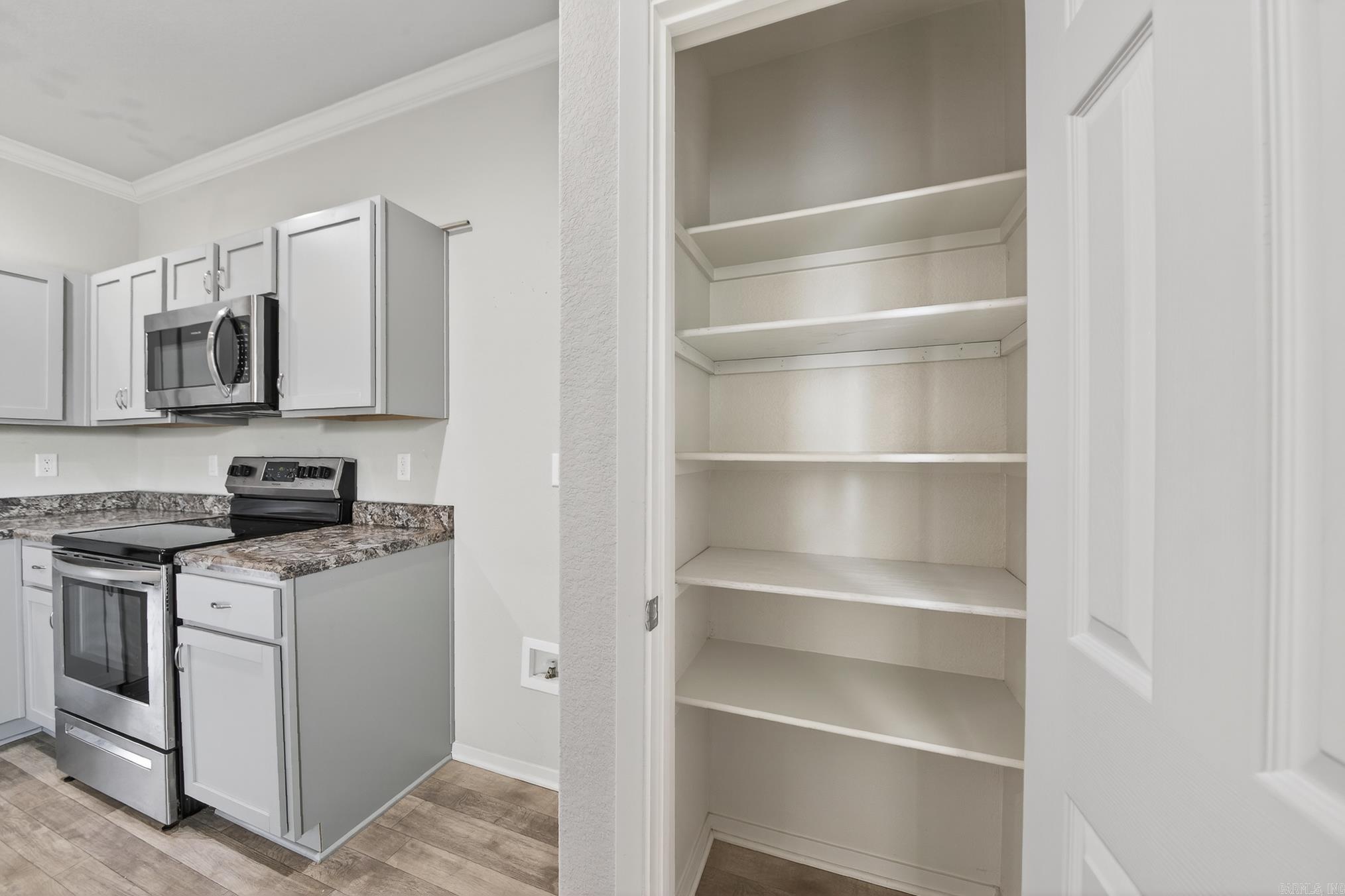 OAKLAND GROVE ESTATES - Residential Lease