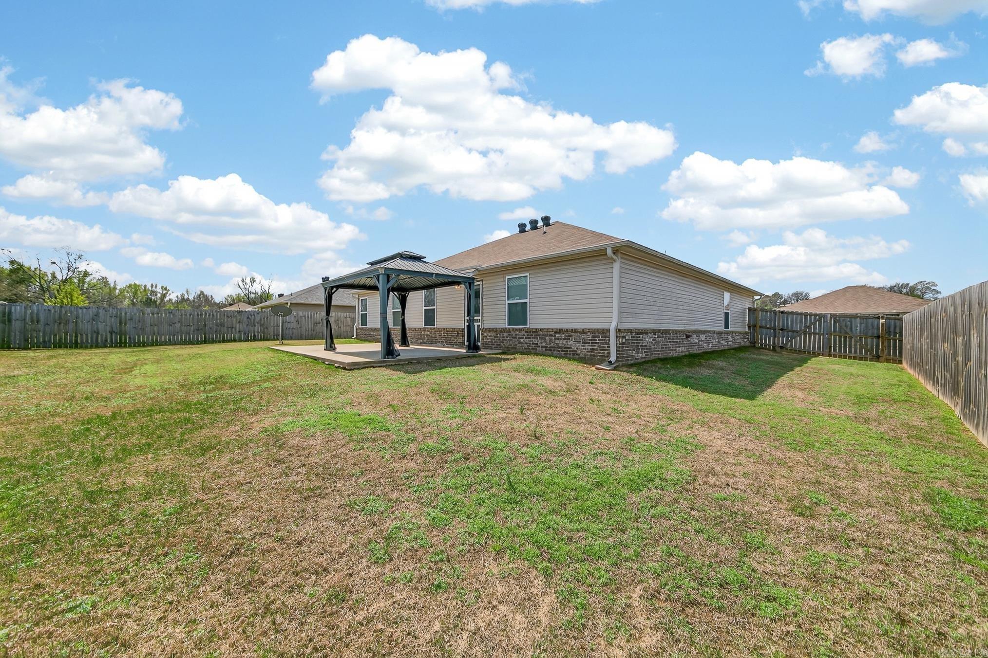 OAKLAND GROVE ESTATES - Residential Lease