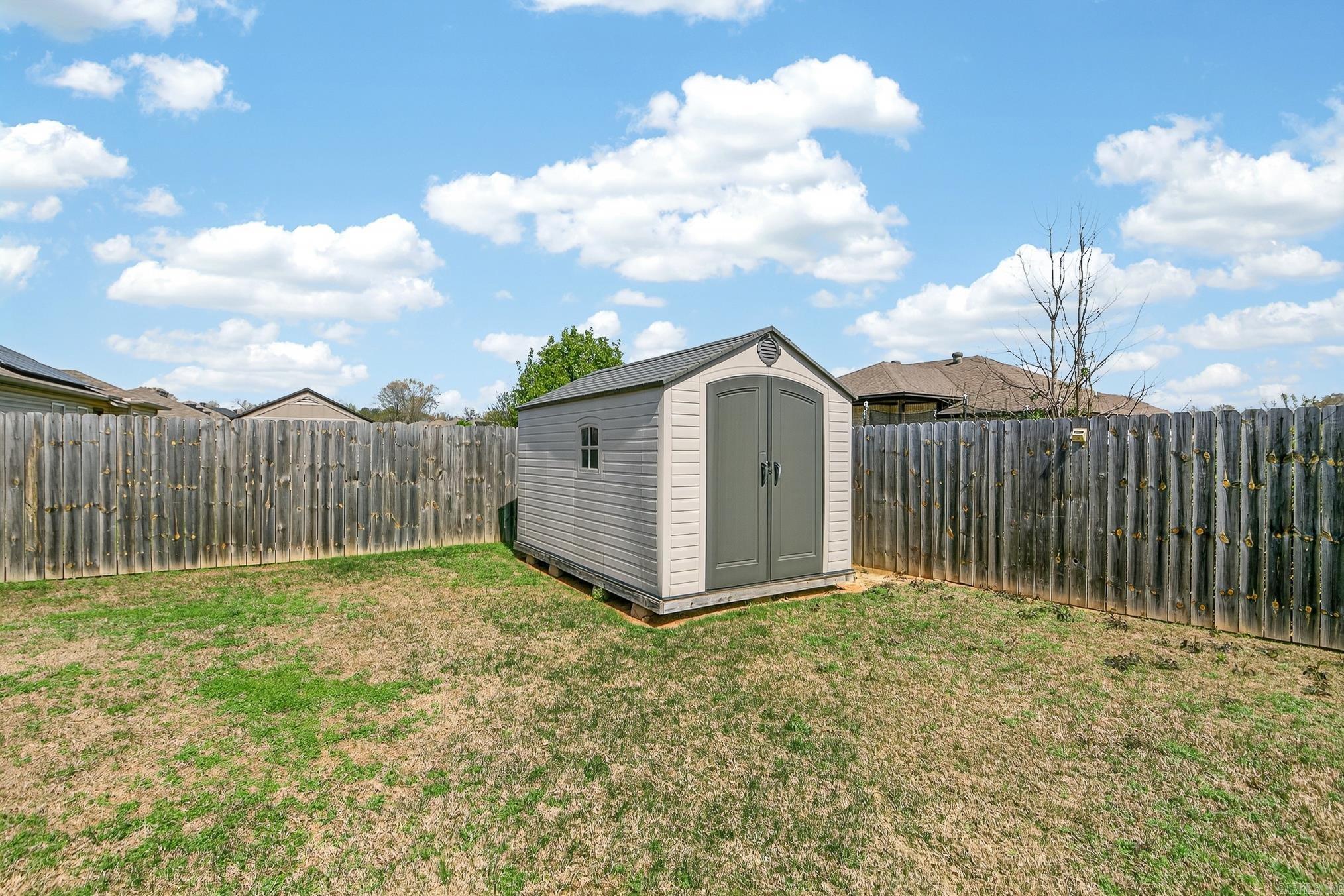 OAKLAND GROVE ESTATES - Residential Lease