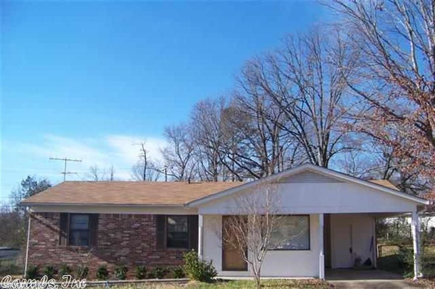 VERY NICE HOME, COZY OVERSIZED DEN.OUTSIDE STORAGE , GREAT YARD. THIS IS ONE TO SEE, GO, SHOW, AND , SELL.