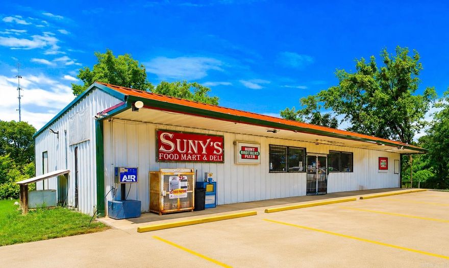 Great local grocery store opportunity in Fulton! Ideal for an owner-operator or investor seeking an established commercial location with strong income potential and excellent visibility. Perfect opportunity to continue a successful business or expand your investment portfolio