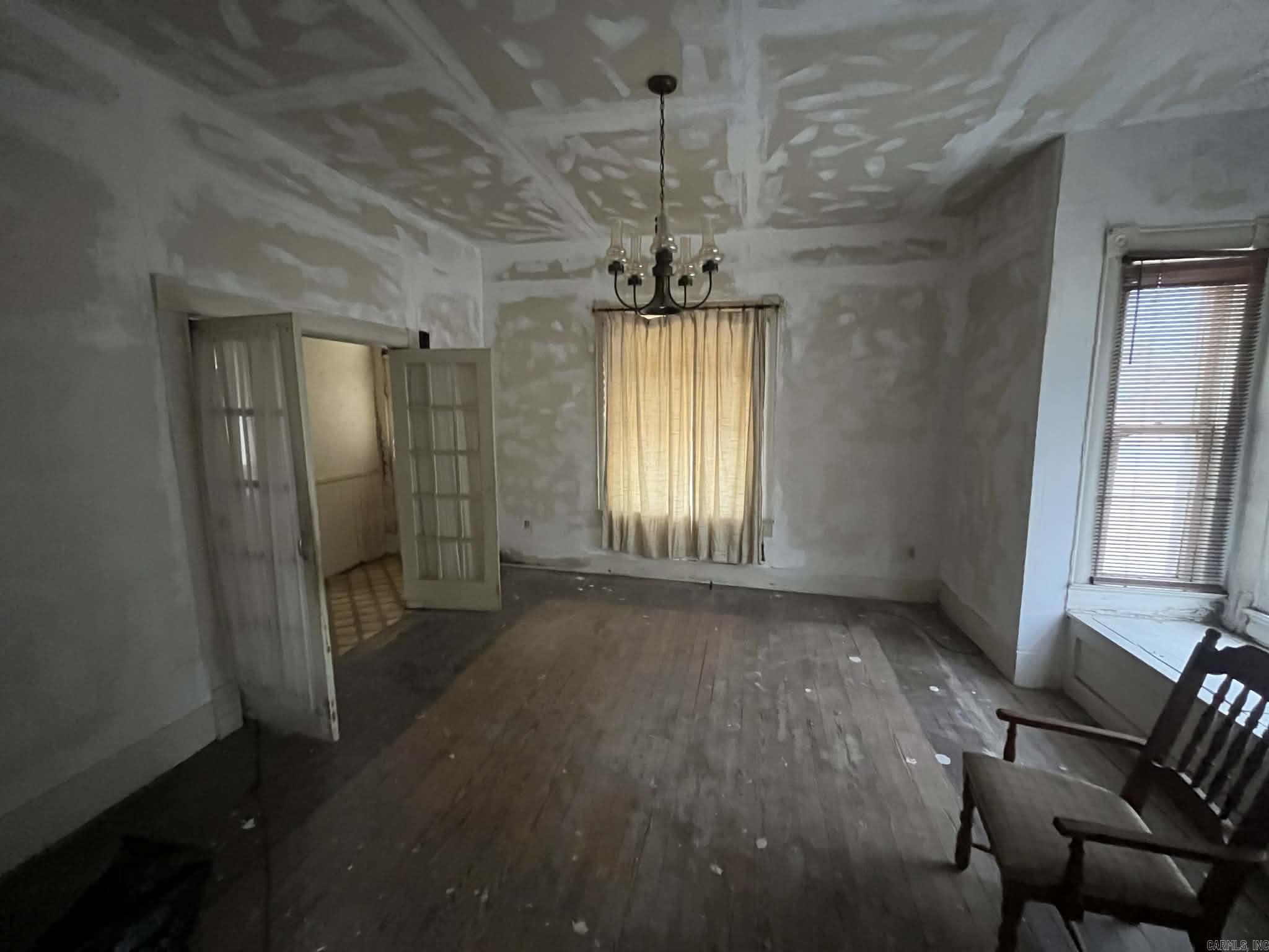 Mena Original - Residential