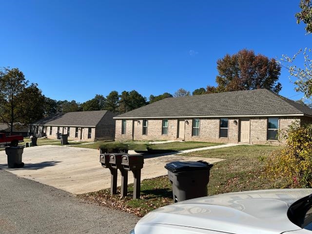 Sold Before Listed. 907 Thomas (TriPlex) is 2570 sq ft. 911 Thomas (QuadPlex) is 3424 sq ft.